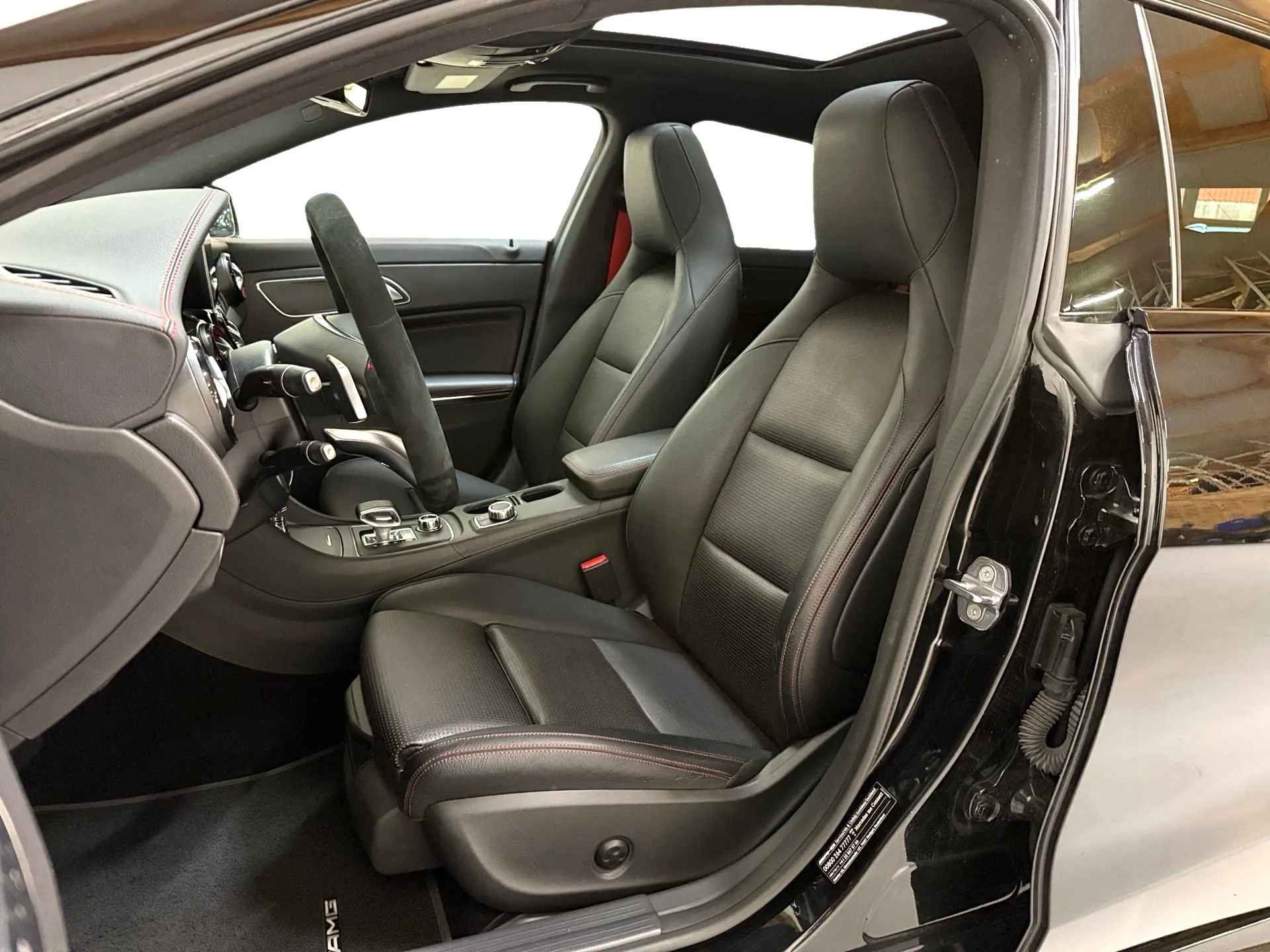 MERCEDES-BENZ CLA Shooting Brake 45 AMG 4Matic Speedshift-image-14