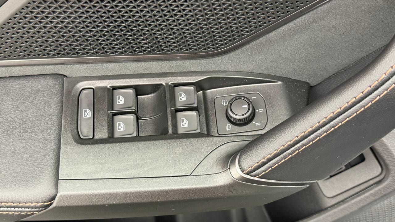 CUPRA LEON ST 2.0 TSI VZ Black Edition-image-8