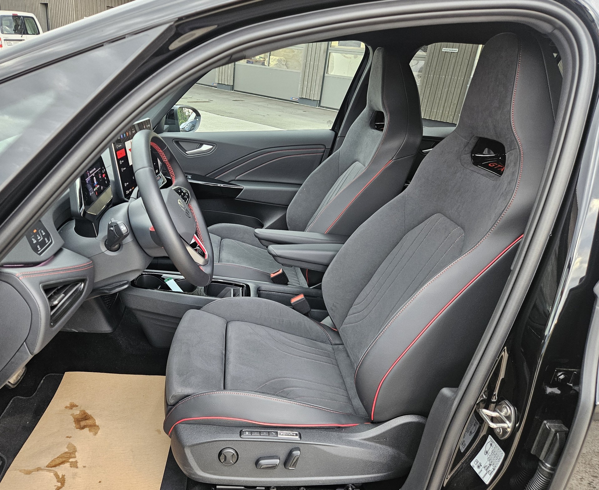 VW ID.3 GTX Performance 79 kWh GTX United mit Wärmepumpe und Anhängerkupplung für den Fahrradträger-image-11