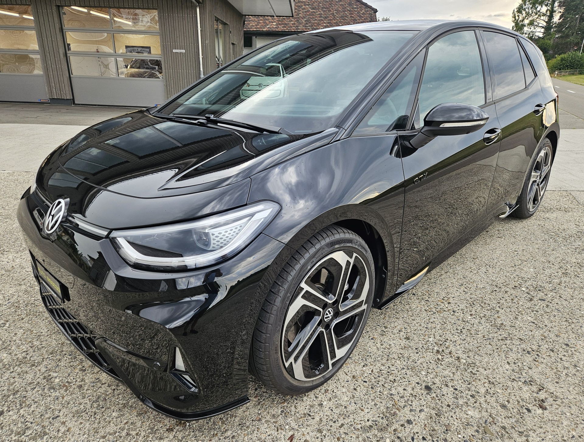 VW ID.3 GTX Performance 79 kWh GTX United mit Wärmepumpe und Anhängerkupplung für den Fahrradträger-image-2