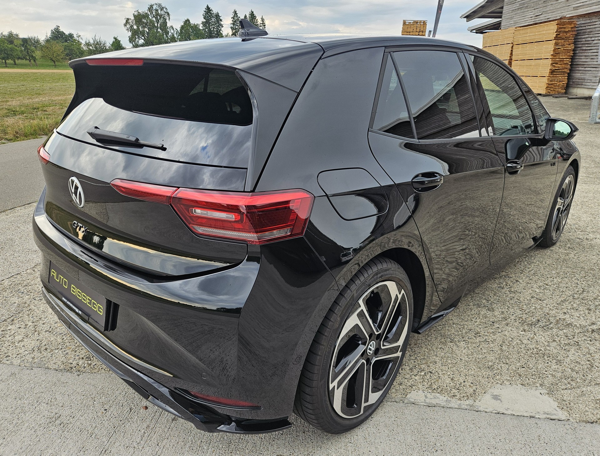 VW ID.3 GTX Performance 79 kWh GTX United mit Wärmepumpe und Anhängerkupplung für den Fahrradträger-image-8