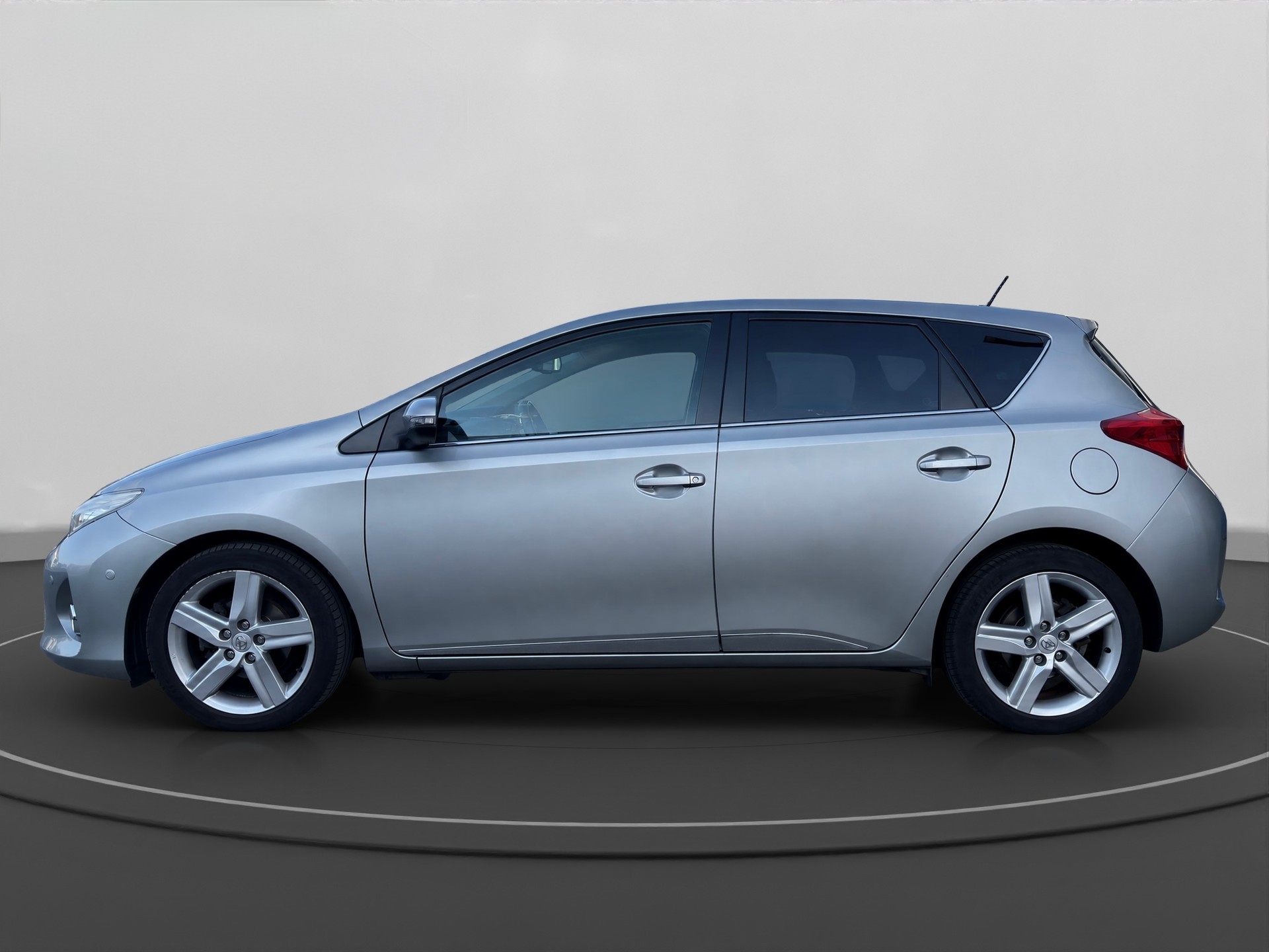 TOYOTA Auris 1.6 Luna Multidrive-image-1