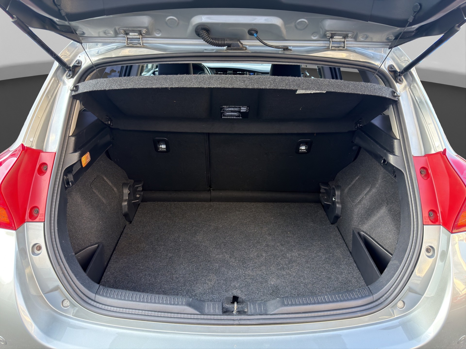 TOYOTA Auris 1.6 Luna Multidrive-image-13