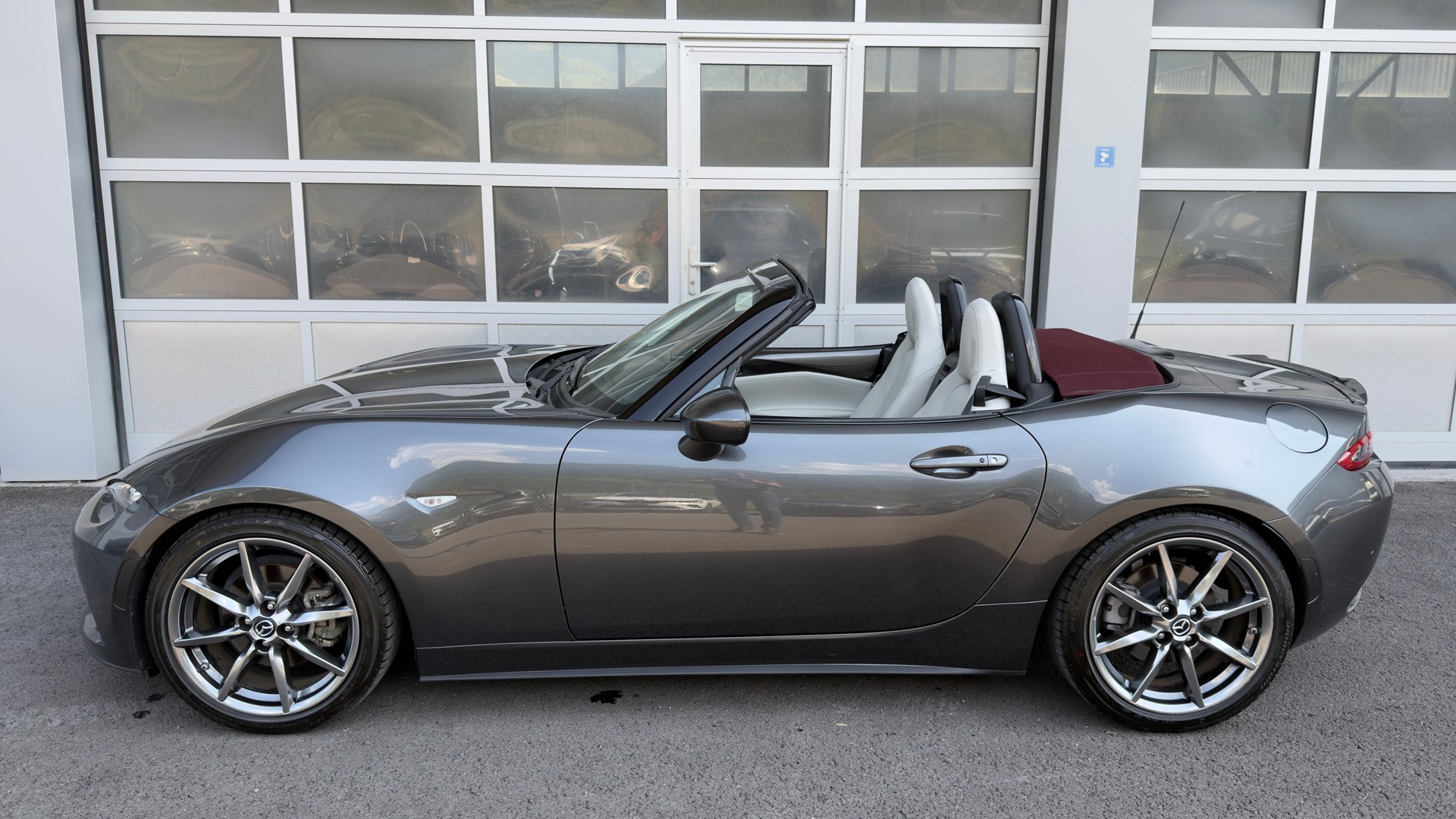 MAZDA MX-5 2.0 Million Stars-image-2