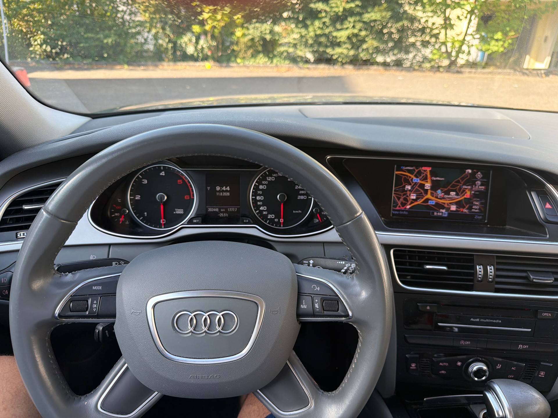 AUDI A4 Avant 2.0 TDI multitronic-image-9