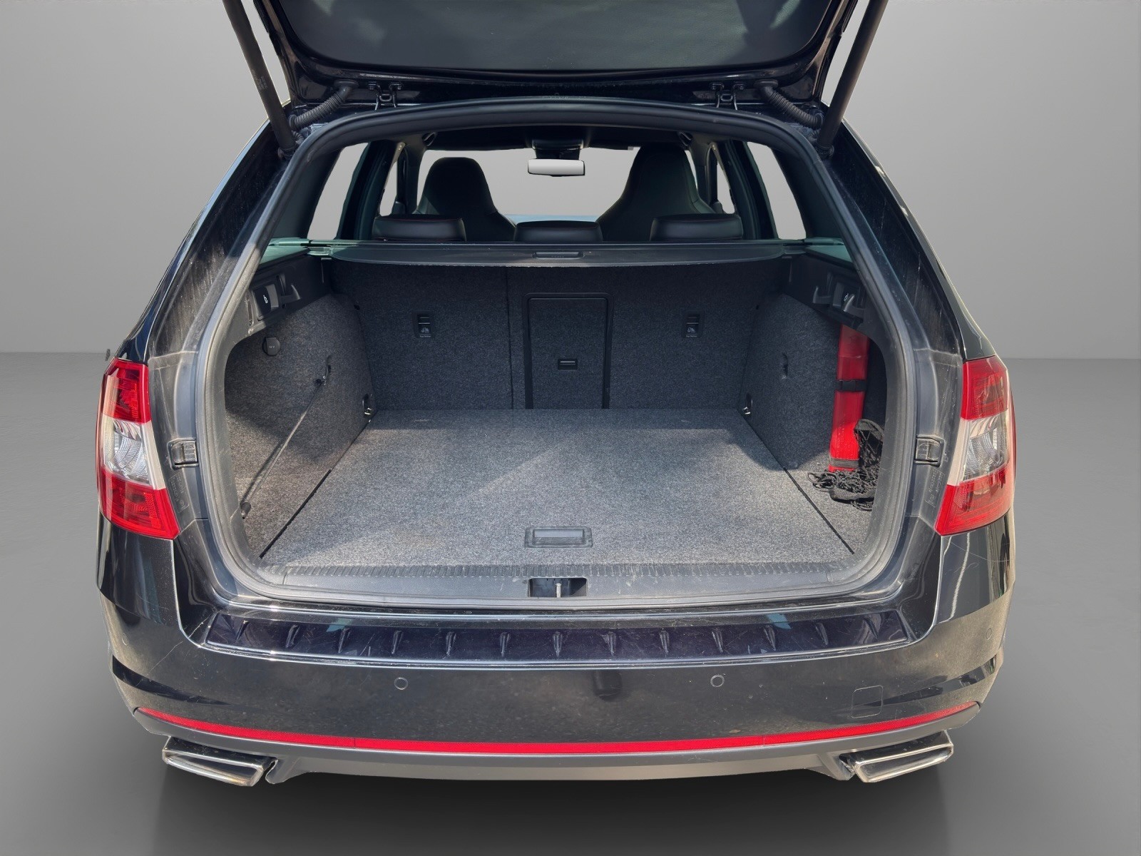 SKODA Octavia Combi 2.0 TDI RS 4x4 DSG-image-11
