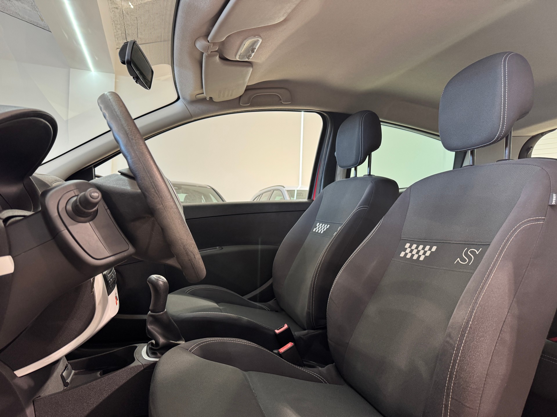 RENAULT Clio 1.2 16V Turbo S-image-17