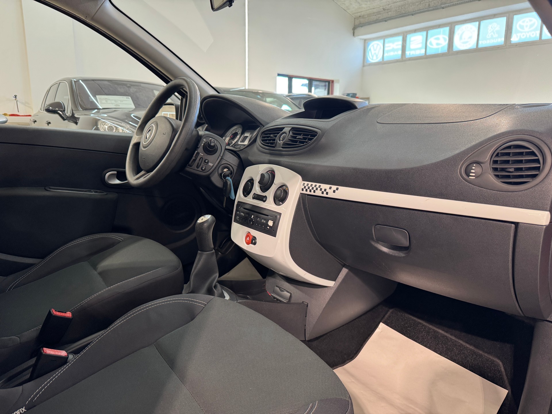 RENAULT Clio 1.2 16V Turbo S-image-15