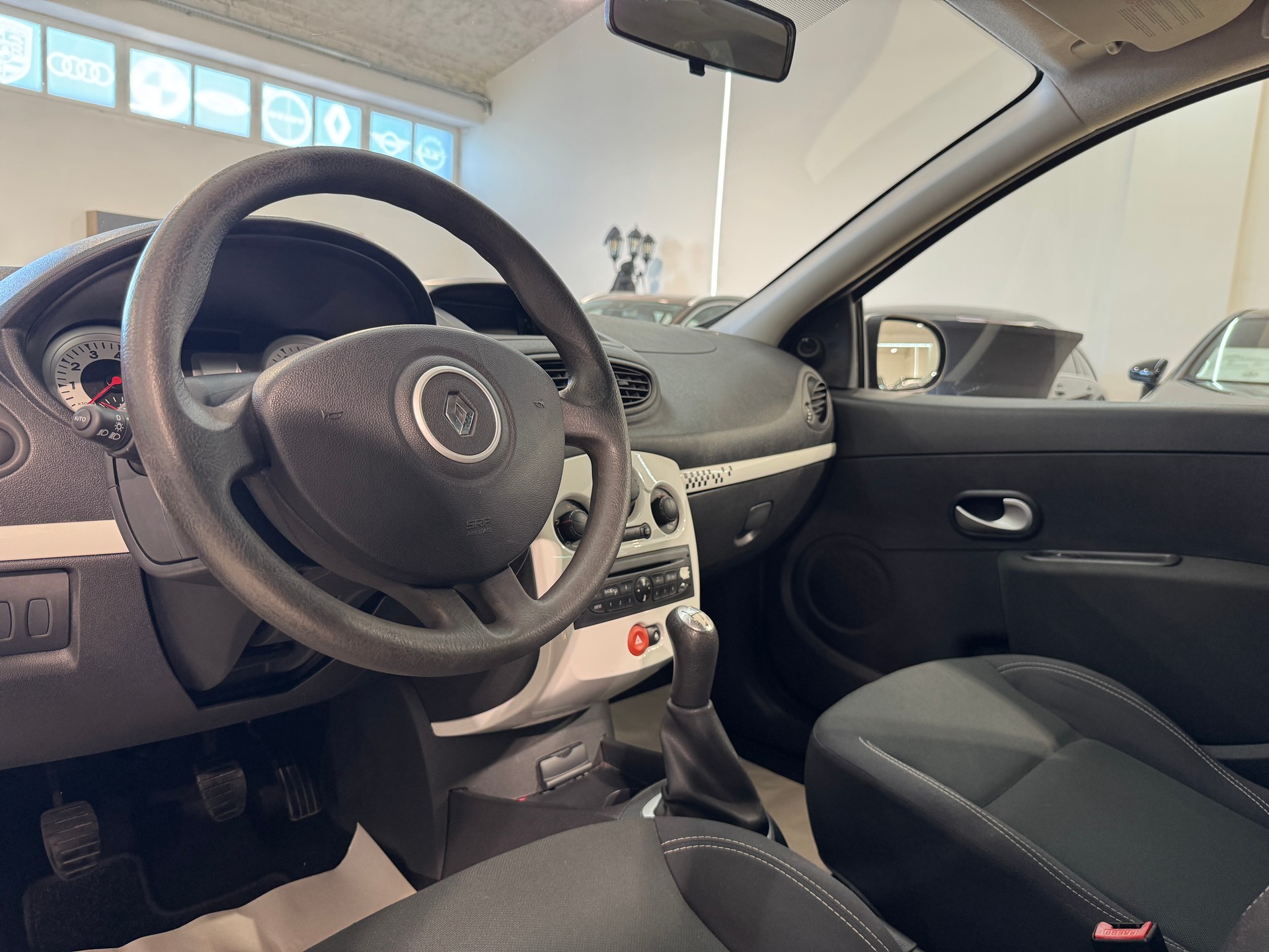 RENAULT Clio 1.2 16V Turbo S-image-18