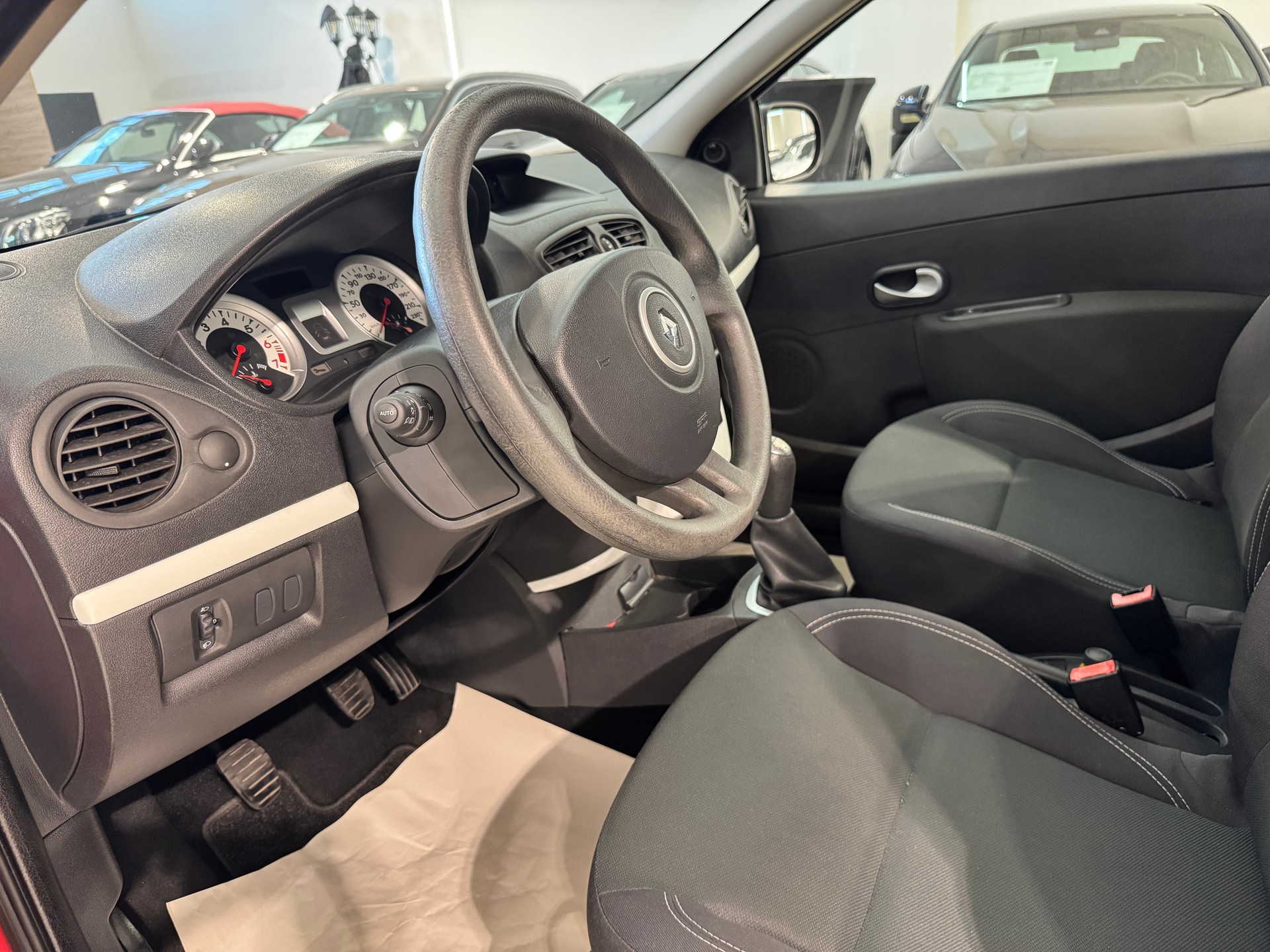 RENAULT Clio 1.2 16V Turbo S-image-12
