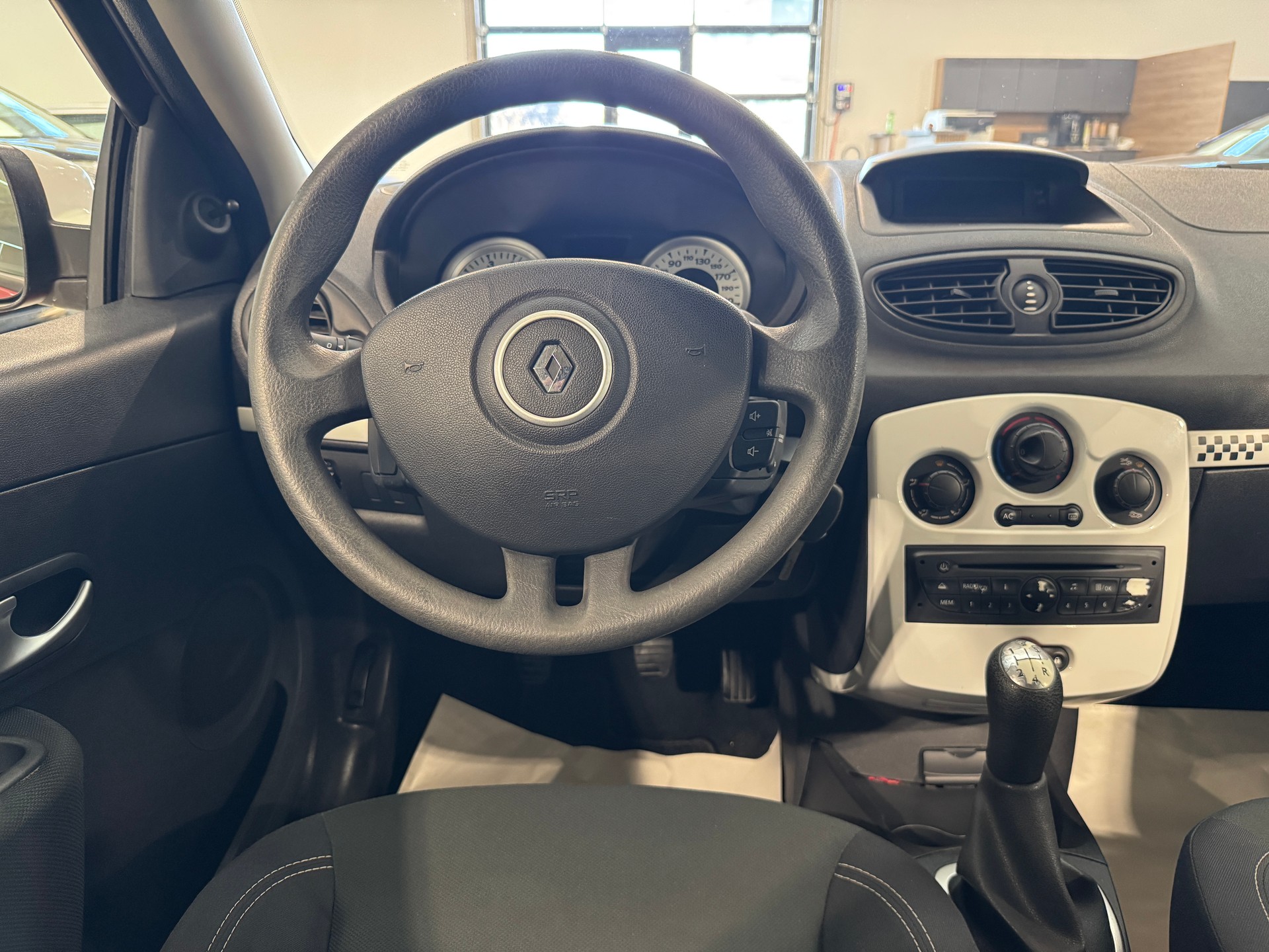 RENAULT Clio 1.2 16V Turbo S-image-10