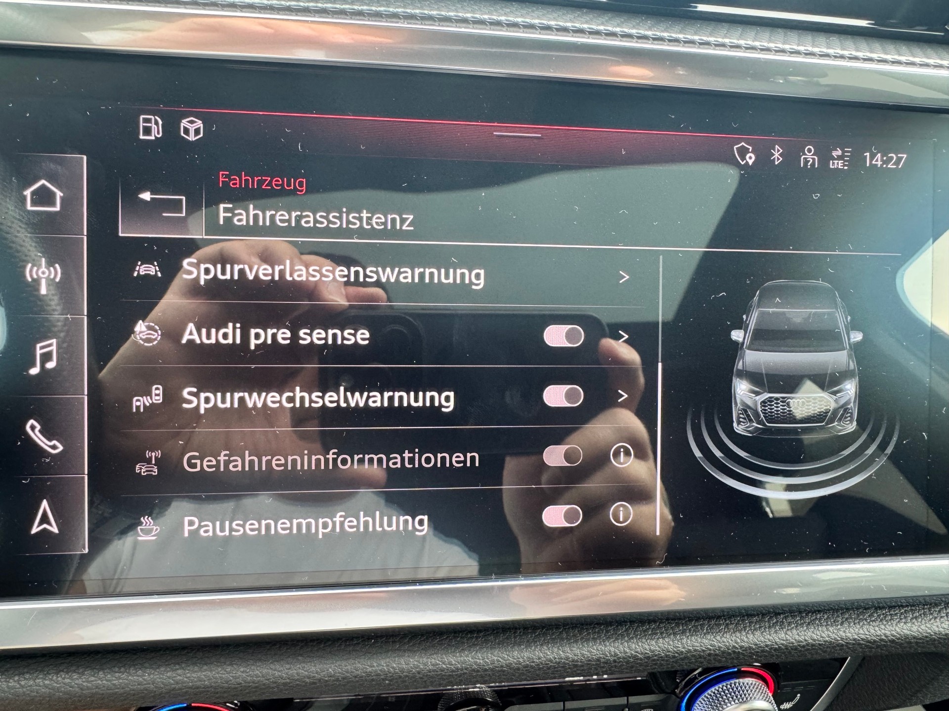 AUDI Q3 Sportback 40 TDI S line quattro S-tronic-image-13