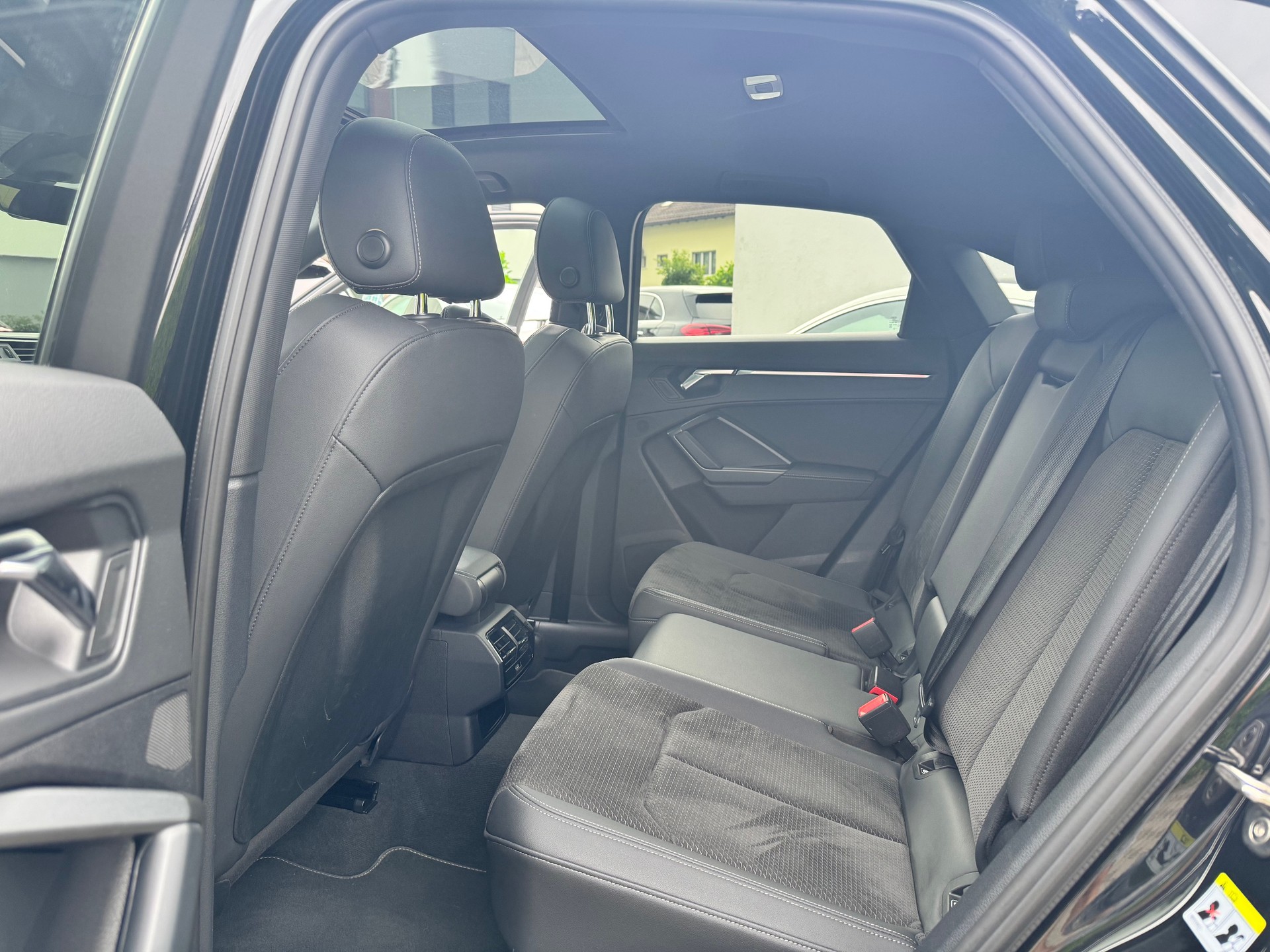 AUDI Q3 Sportback 40 TDI S line quattro S-tronic-image-16