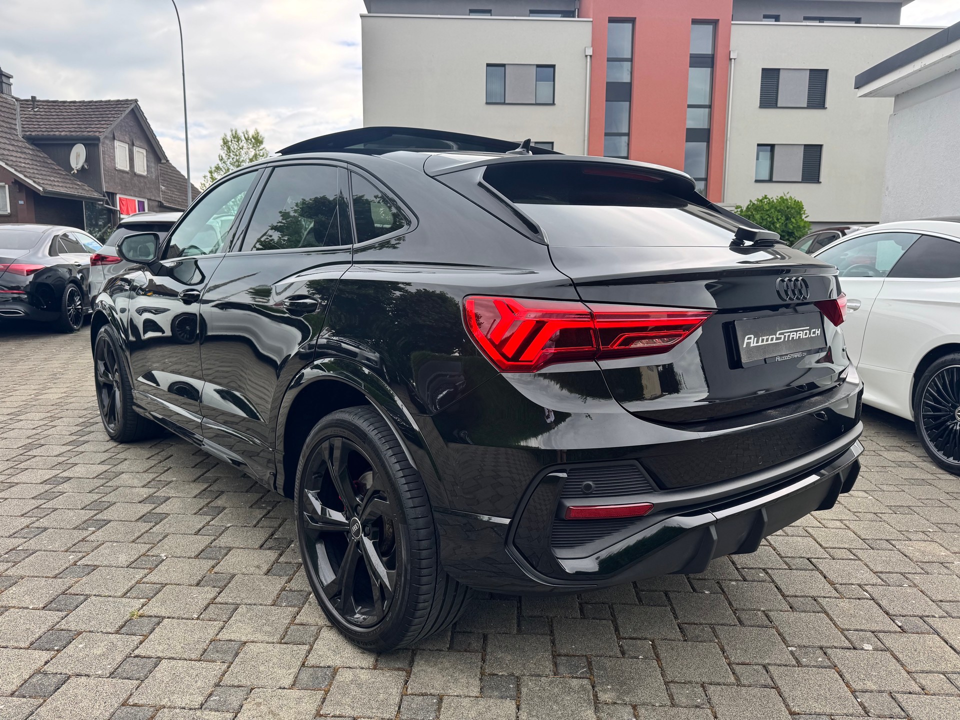 AUDI Q3 Sportback 40 TDI S line quattro S-tronic-image-5