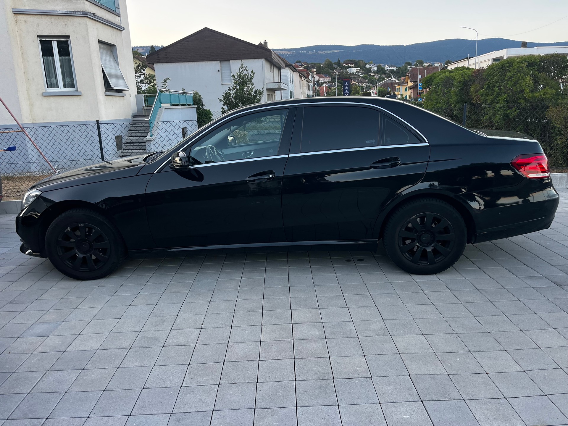 MERCEDES-BENZ E 200 BlueTEC 7G-Tronic-image-4
