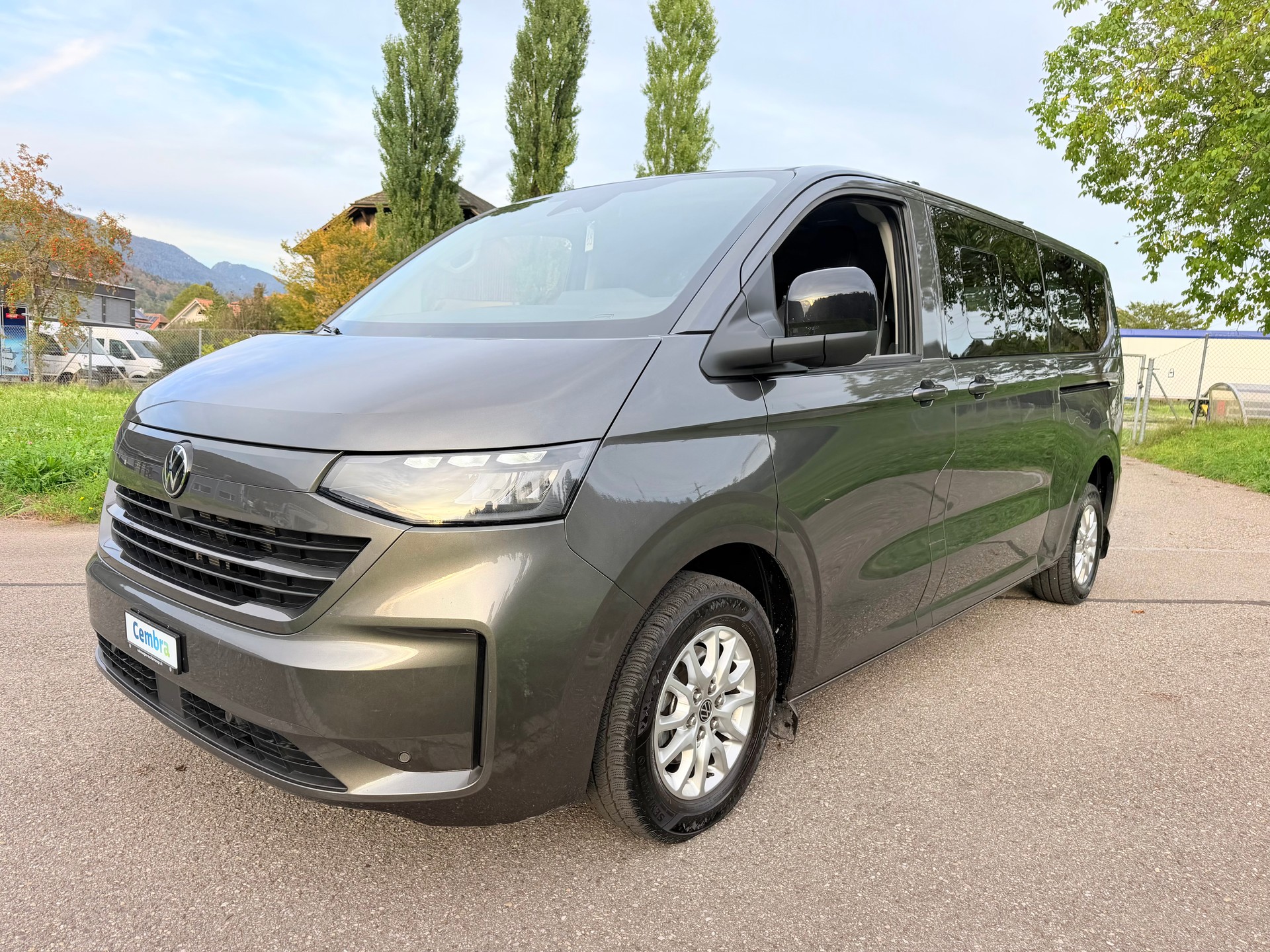 VW CARAVELLE 2.0 TDI "CH WAGEN" EXTRA LANG. LWB 4-MOTION AUTOMAT 8. MIT 9 SITZE. MIT 5 TÜREN. 3500 MM.-image-4