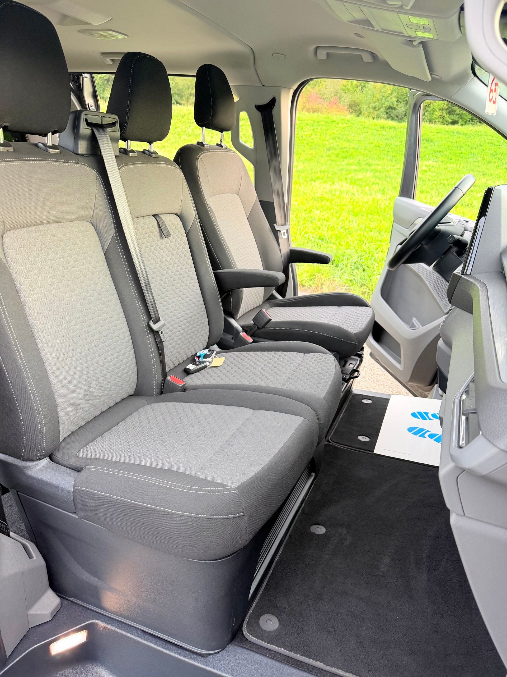 VW CARAVELLE 2.0 TDI "CH WAGEN" EXTRA LANG. LWB 4-MOTION AUTOMAT 8. MIT 9 SITZE. MIT 5 TÜREN. 3500 MM.-image-6