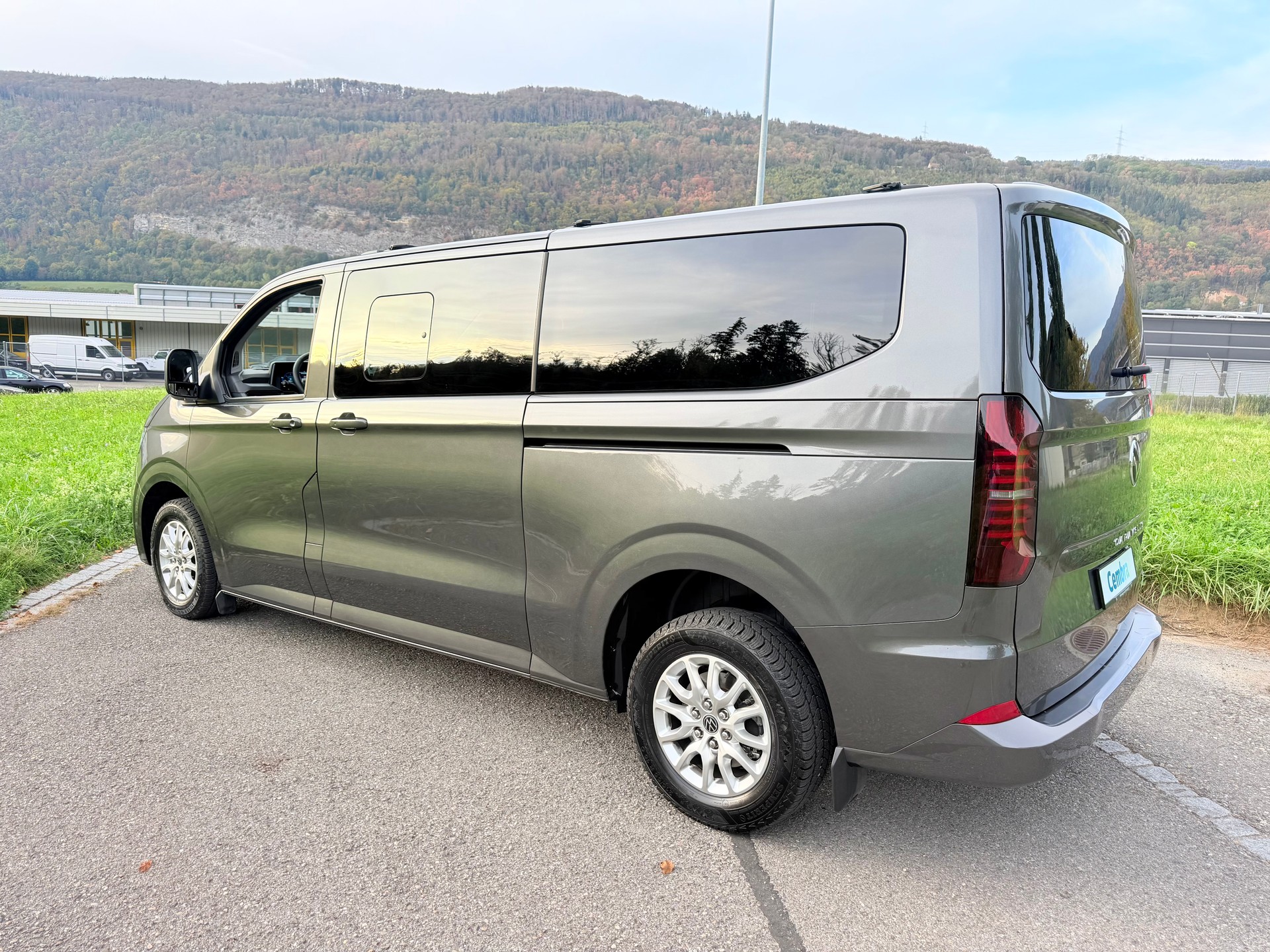 VW CARAVELLE 2.0 TDI "CH WAGEN" EXTRA LANG. LWB 4-MOTION AUTOMAT 8. MIT 9 SITZE. MIT 5 TÜREN. 3500 MM.-image-34