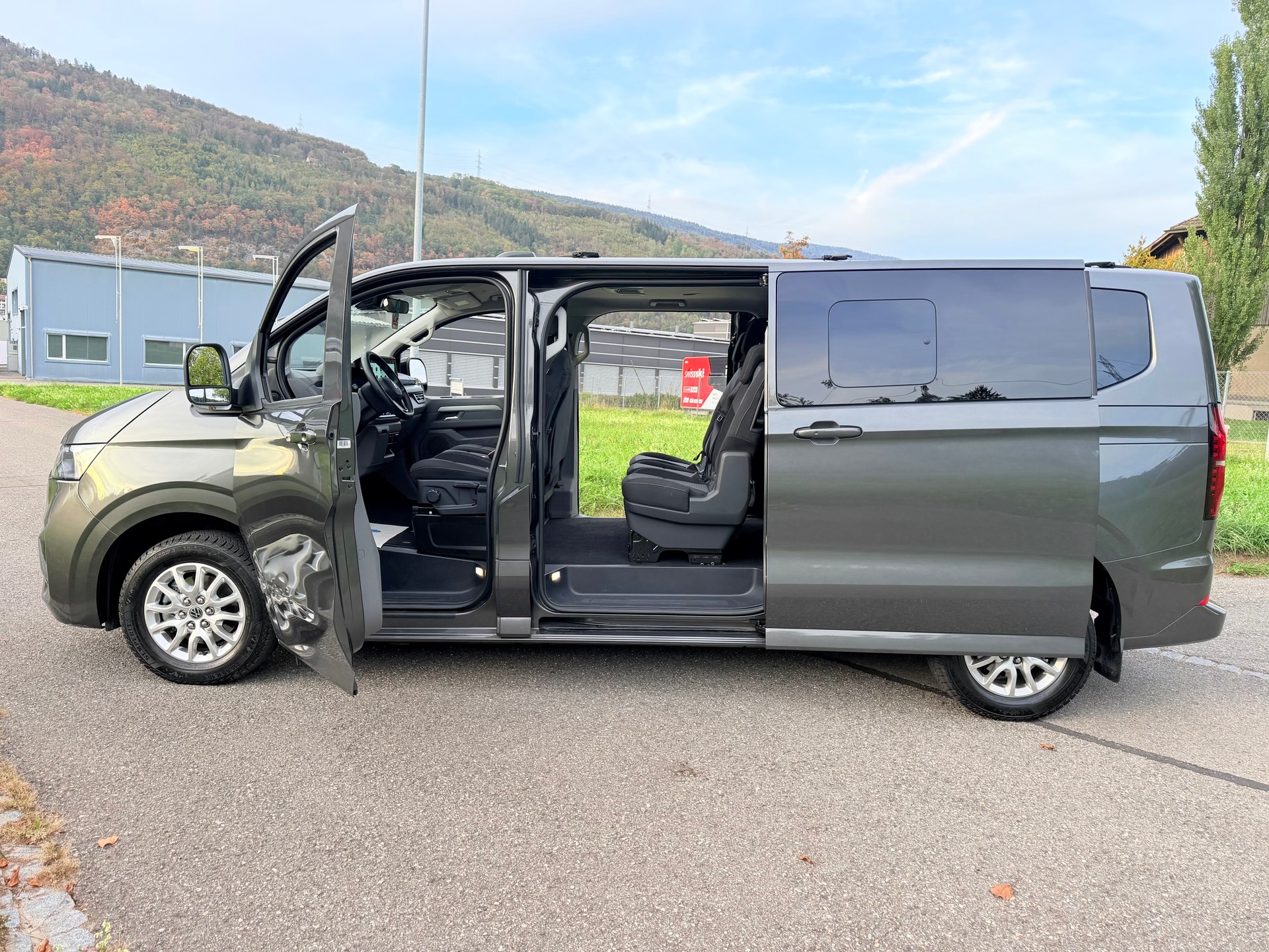 VW CARAVELLE 2.0 TDI "CH WAGEN" EXTRA LANG. LWB 4-MOTION AUTOMAT 8. MIT 9 SITZE. MIT 5 TÜREN. 3500 MM.-image-8
