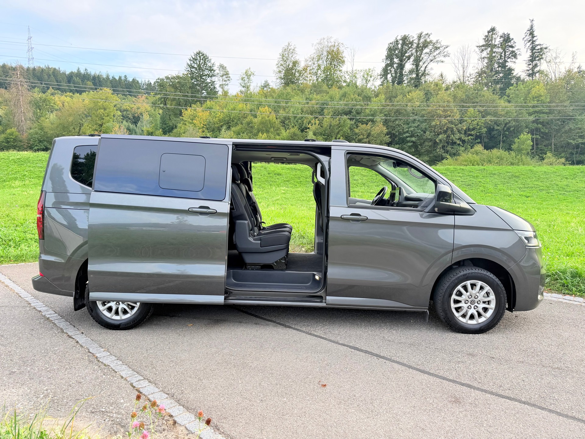 VW CARAVELLE 2.0 TDI "CH WAGEN" EXTRA LANG. LWB 4-MOTION AUTOMAT 8. MIT 9 SITZE. MIT 5 TÜREN. 3500 MM.-image-33