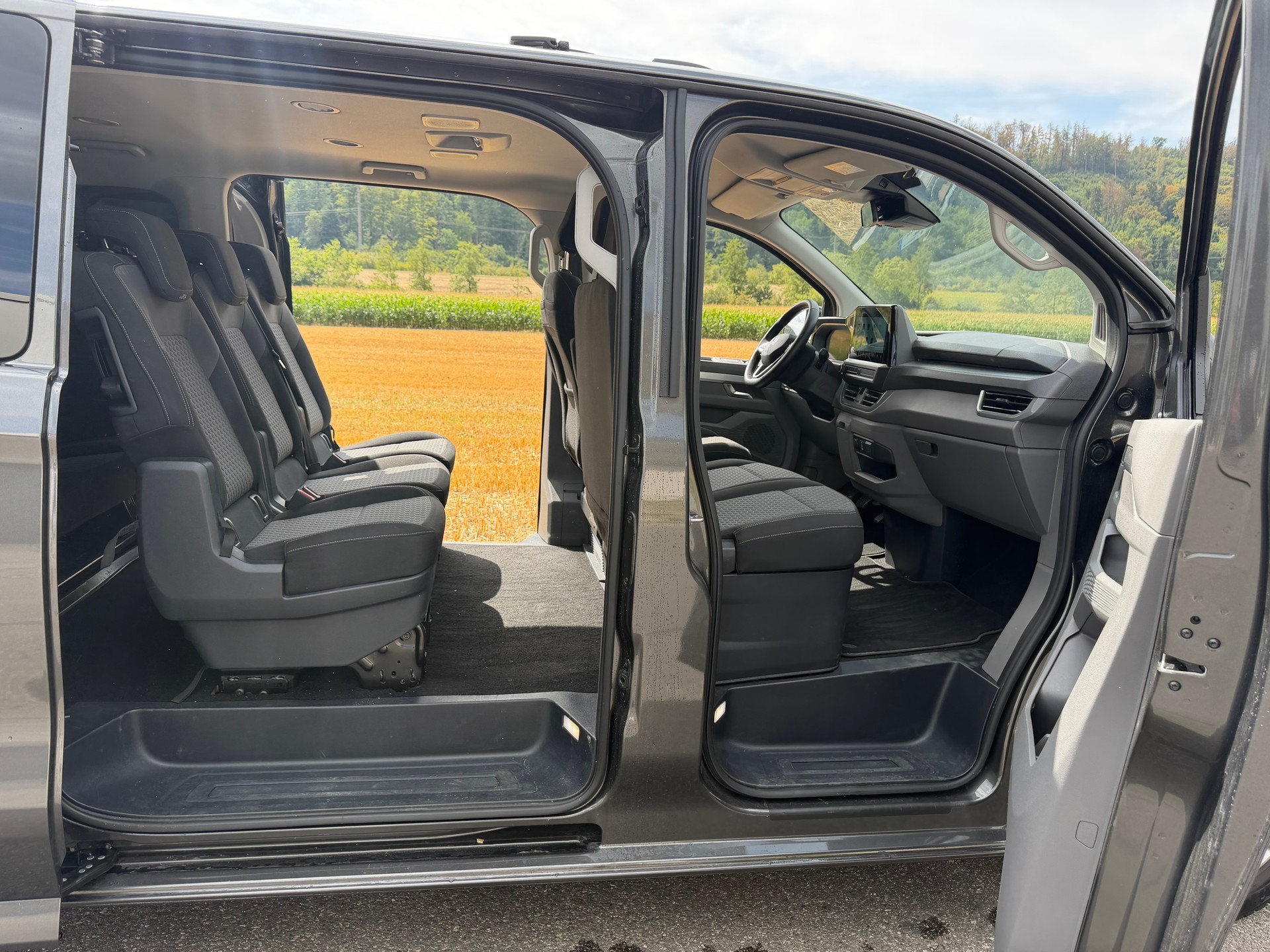 VW CARAVELLE 2.0 TDI "CH WAGEN" EXTRA LANG. LWB 4-MOTION AUTOMAT 8. MIT 9 SITZE. MIT 5 TÜREN. 3500 MM.-image-16
