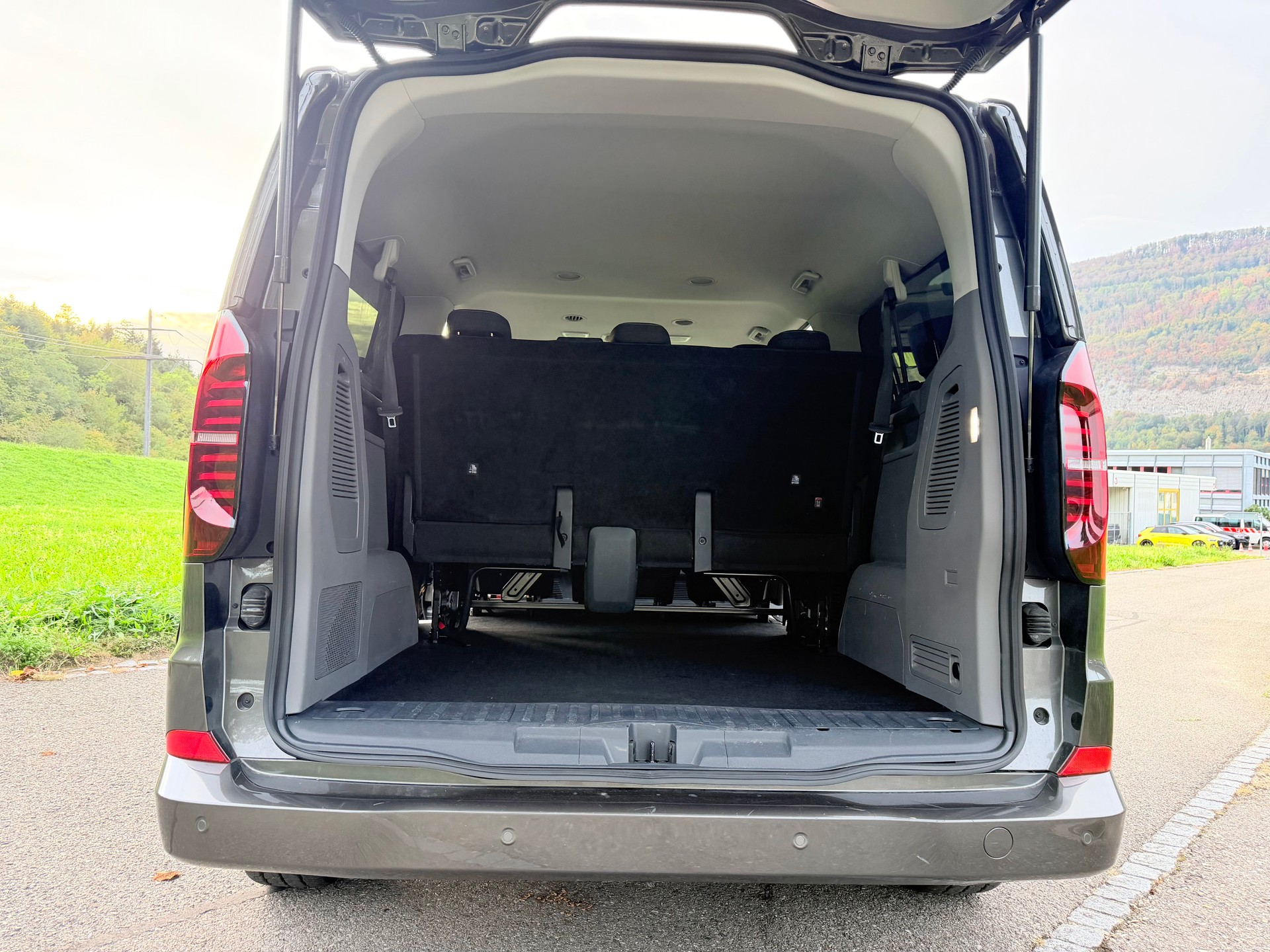 VW CARAVELLE 2.0 TDI "CH WAGEN" EXTRA LANG. LWB 4-MOTION AUTOMAT 8. MIT 9 SITZE. MIT 5 TÜREN. 3500 MM.-image-18