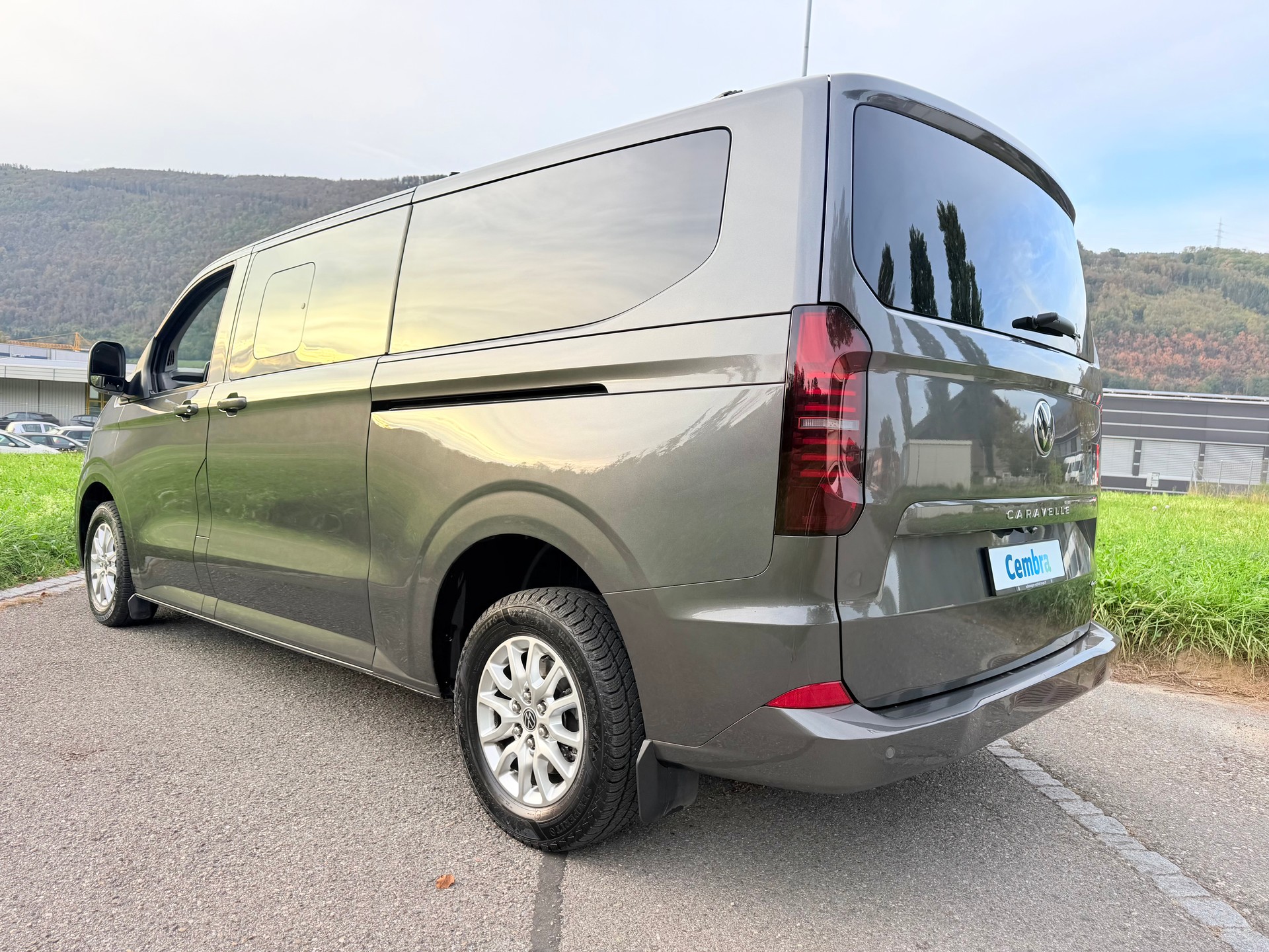 VW CARAVELLE 2.0 TDI "CH WAGEN" EXTRA LANG. LWB 4-MOTION AUTOMAT 8. MIT 9 SITZE. MIT 5 TÜREN. 3500 MM.-image-14