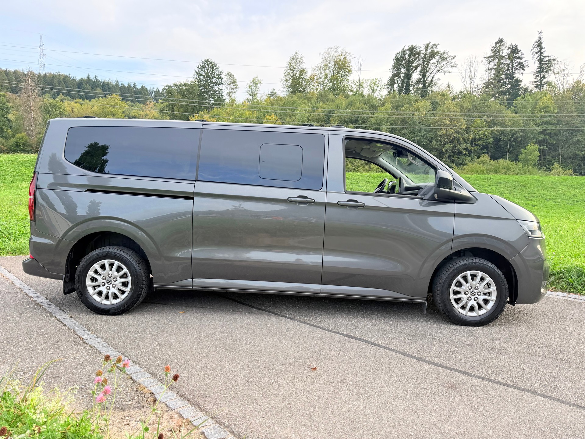 VW CARAVELLE 2.0 TDI "CH WAGEN" EXTRA LANG. LWB 4-MOTION AUTOMAT 8. MIT 9 SITZE. MIT 5 TÜREN. 3500 MM.-image-36