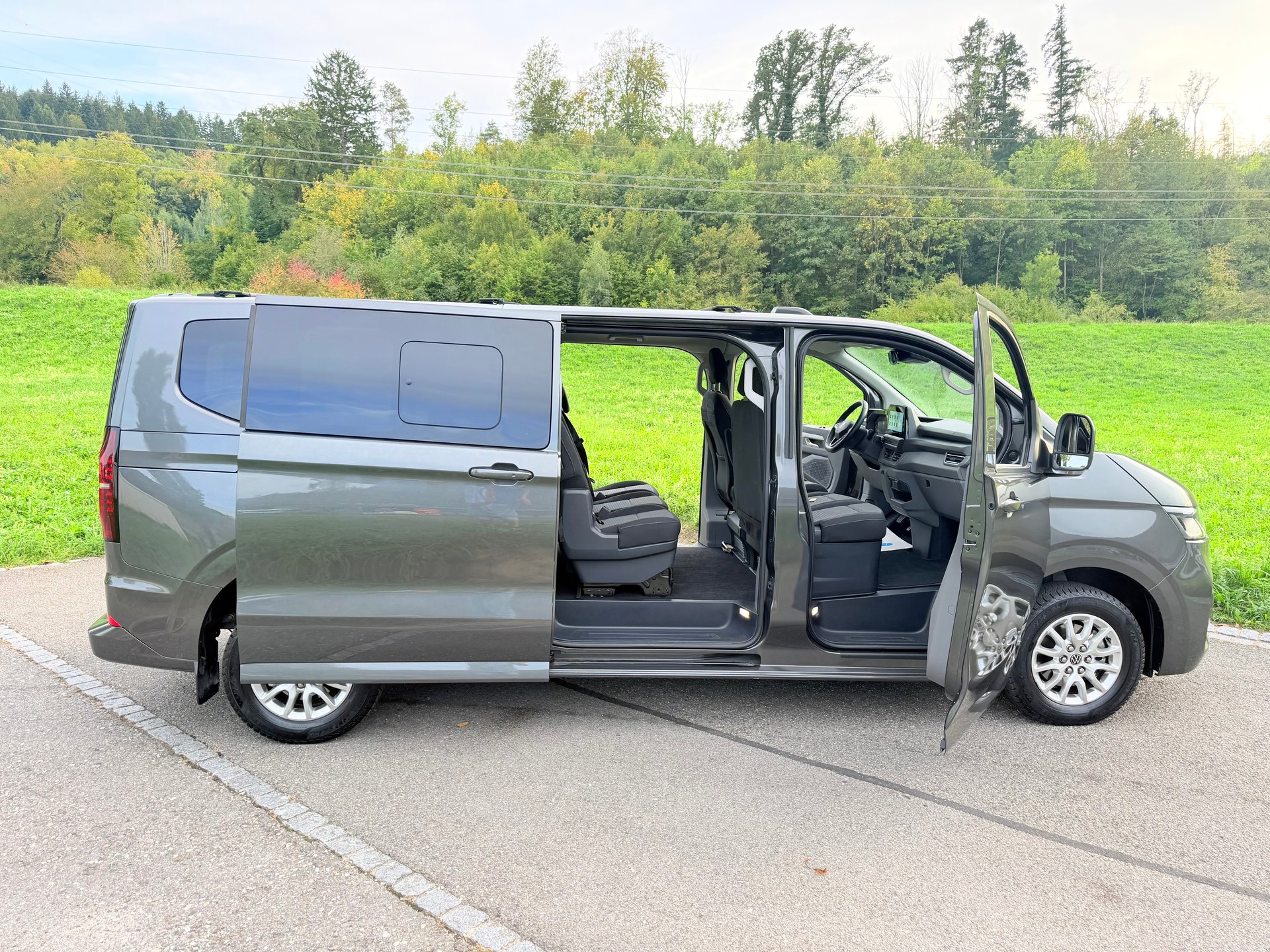 VW CARAVELLE 2.0 TDI "CH WAGEN" EXTRA LANG. LWB 4-MOTION AUTOMAT 8. MIT 9 SITZE. MIT 5 TÜREN. 3500 MM.-image-3