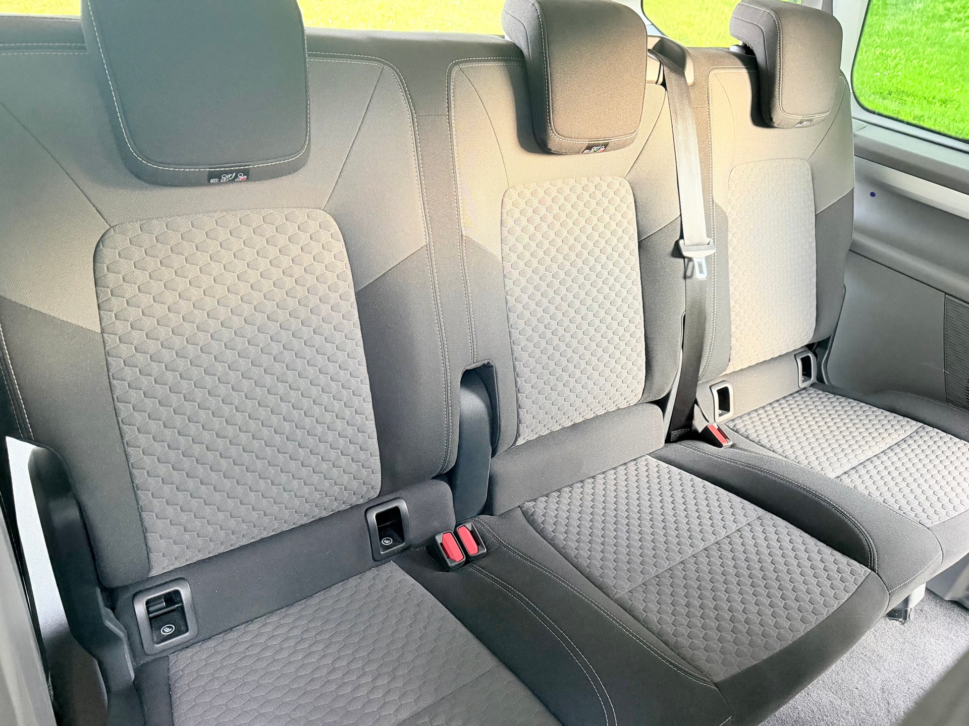 VW CARAVELLE 2.0 TDI "CH WAGEN" EXTRA LANG. LWB 4-MOTION AUTOMAT 8. MIT 9 SITZE. MIT 5 TÜREN. 3500 MM.-image-16