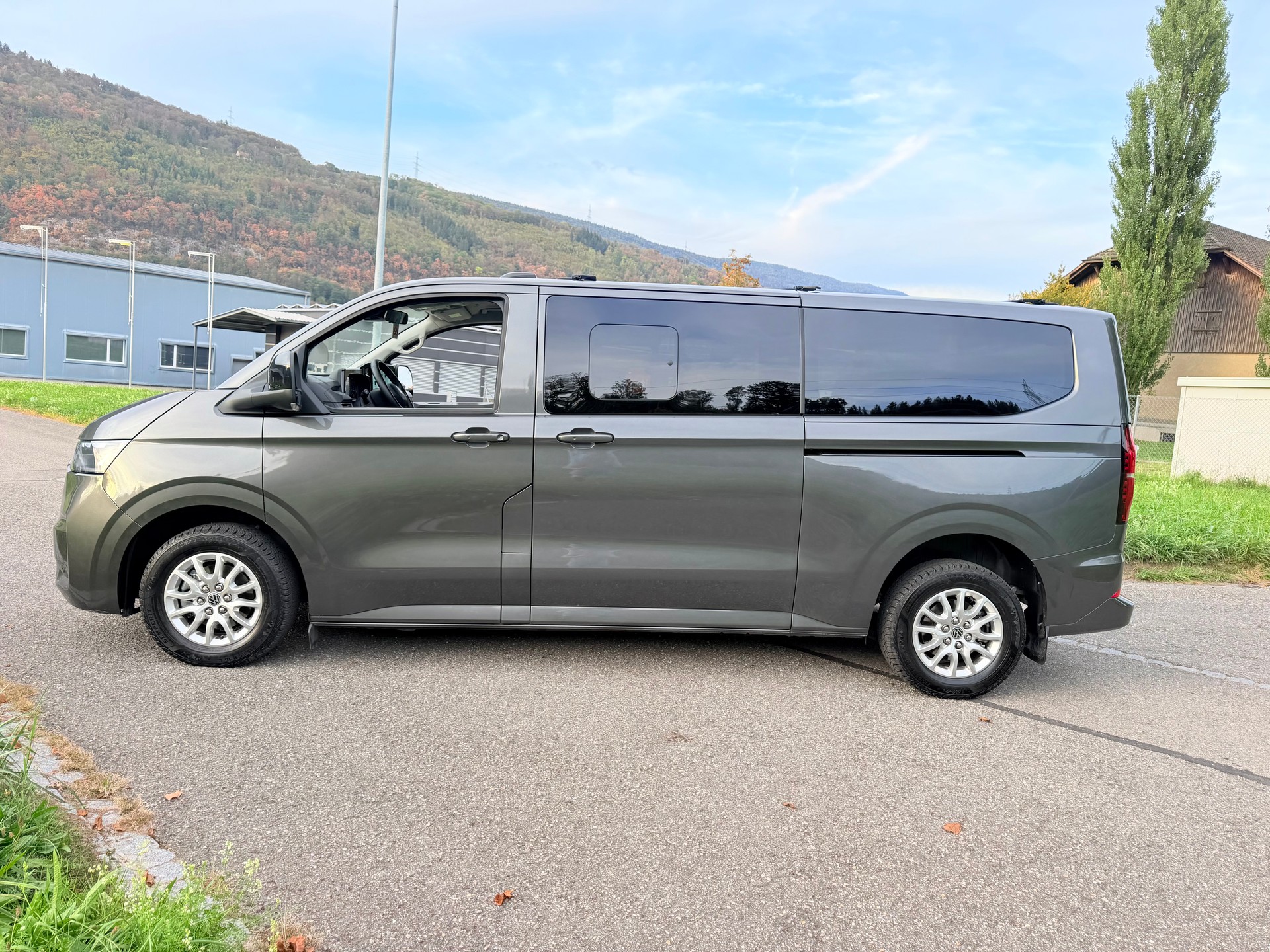 VW CARAVELLE 2.0 TDI "CH WAGEN" EXTRA LANG. LWB 4-MOTION AUTOMAT 8. MIT 9 SITZE. MIT 5 TÜREN. 3500 MM.-image-13