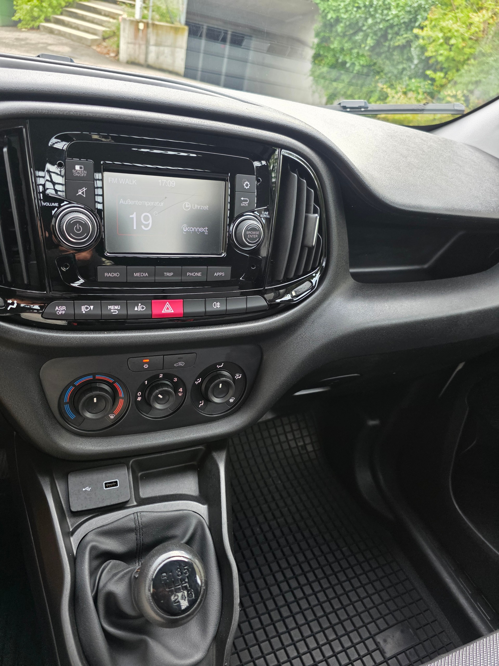 FIAT Doblò 1.6 Multijet Work Up-image-12