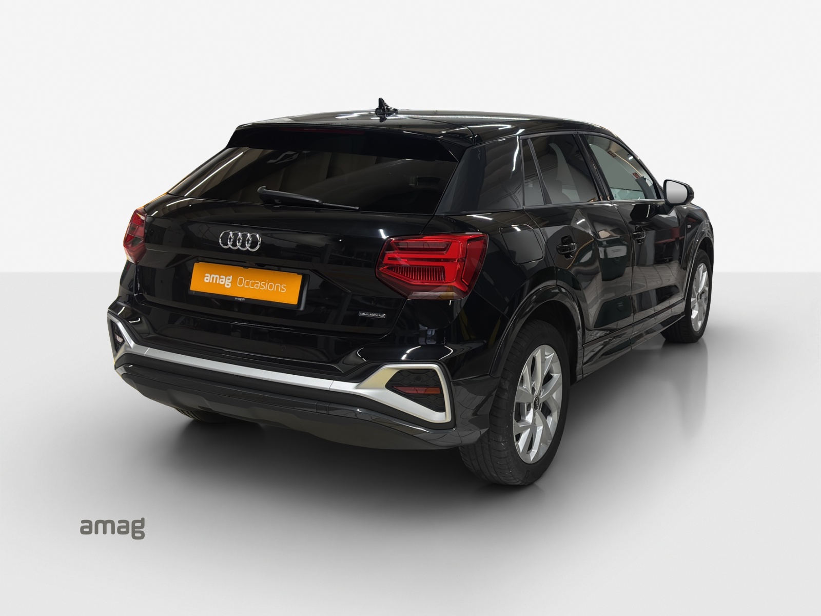 AUDI Q2 35 TDI S line quattro S-tronic-image-4
