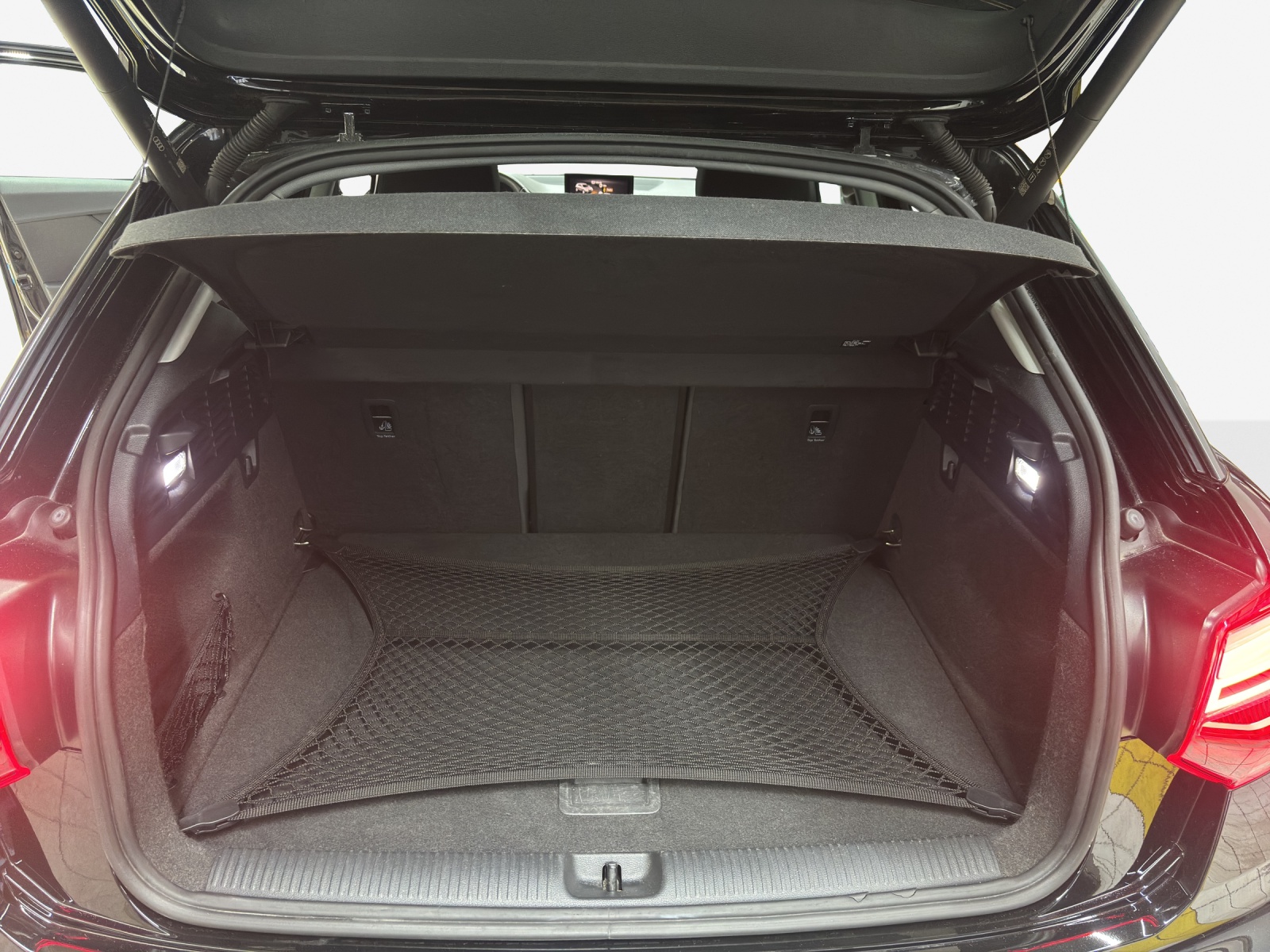 AUDI Q2 35 TDI S line quattro S-tronic-image-12