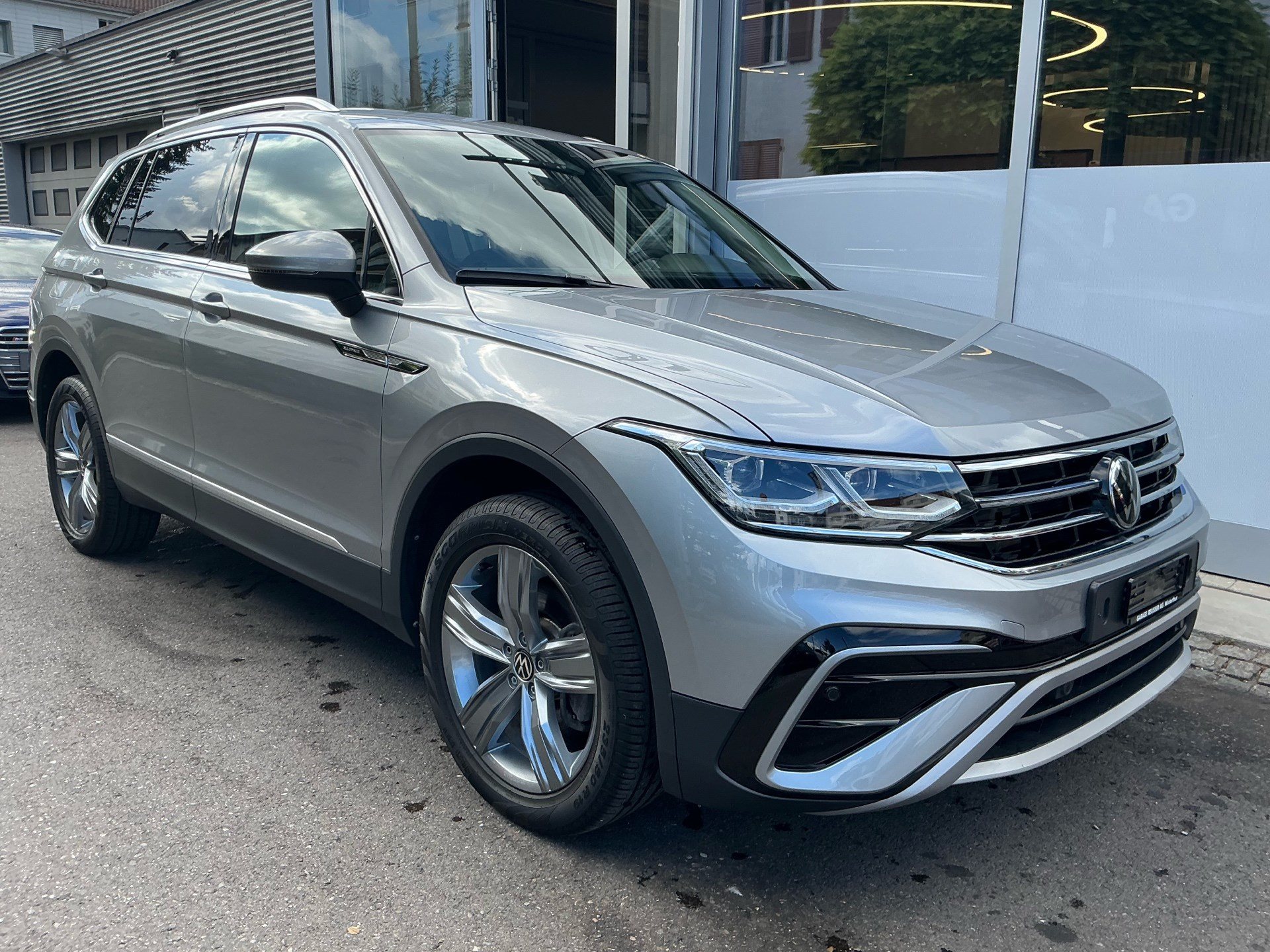 VW Tiguan Allspace ELEGANCE 193PS DSG 4 MOTION *** 7- SITZER & ANHÄNGEKUPPLUNG ***-showroom-element-2