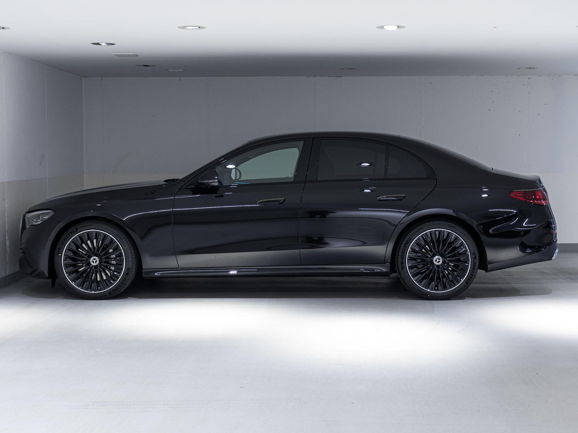 MERCEDES-BENZ E 220 d 4MATIC-image-4
