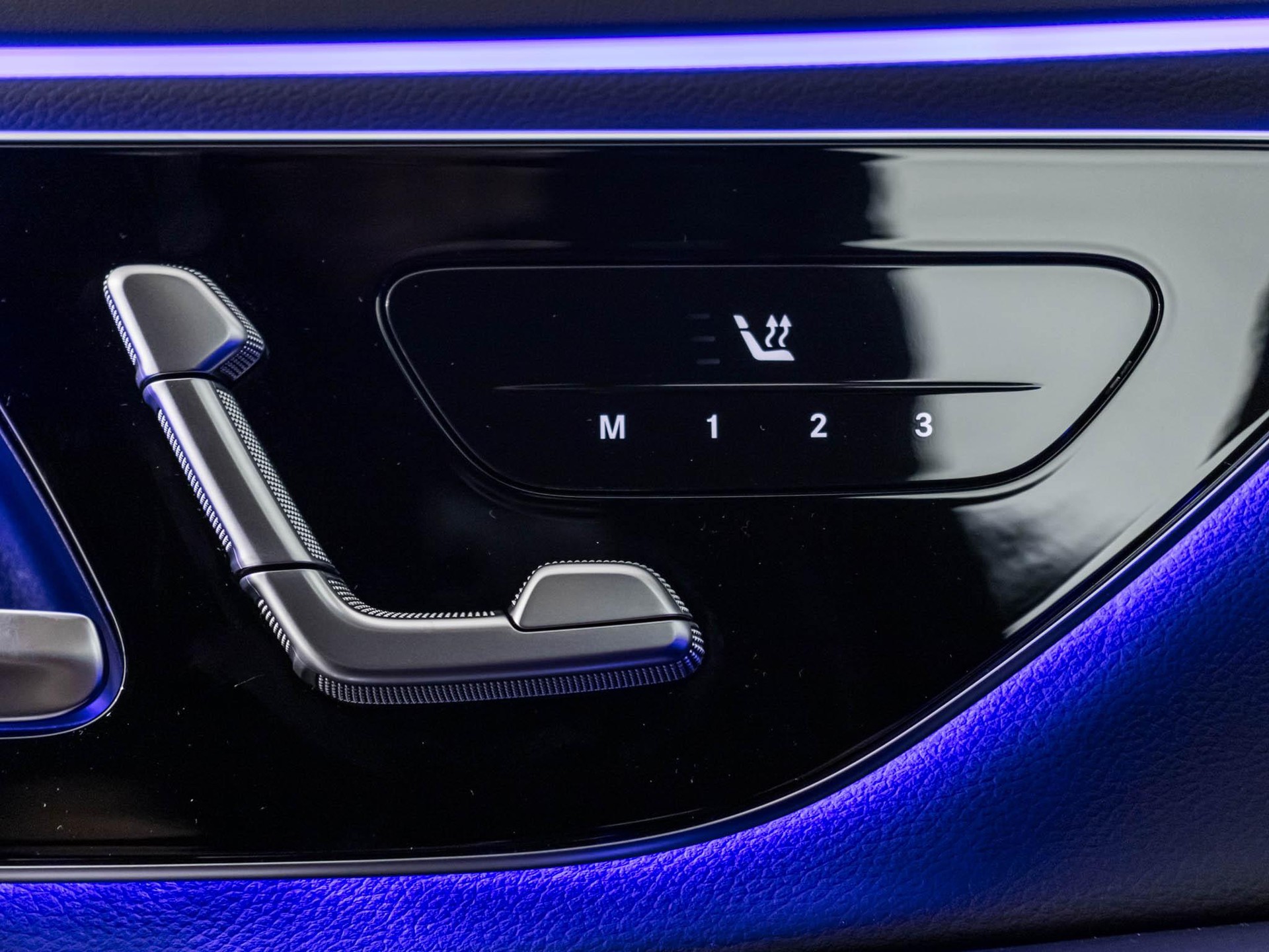 MERCEDES-BENZ E 220 d 4MATIC-image-11