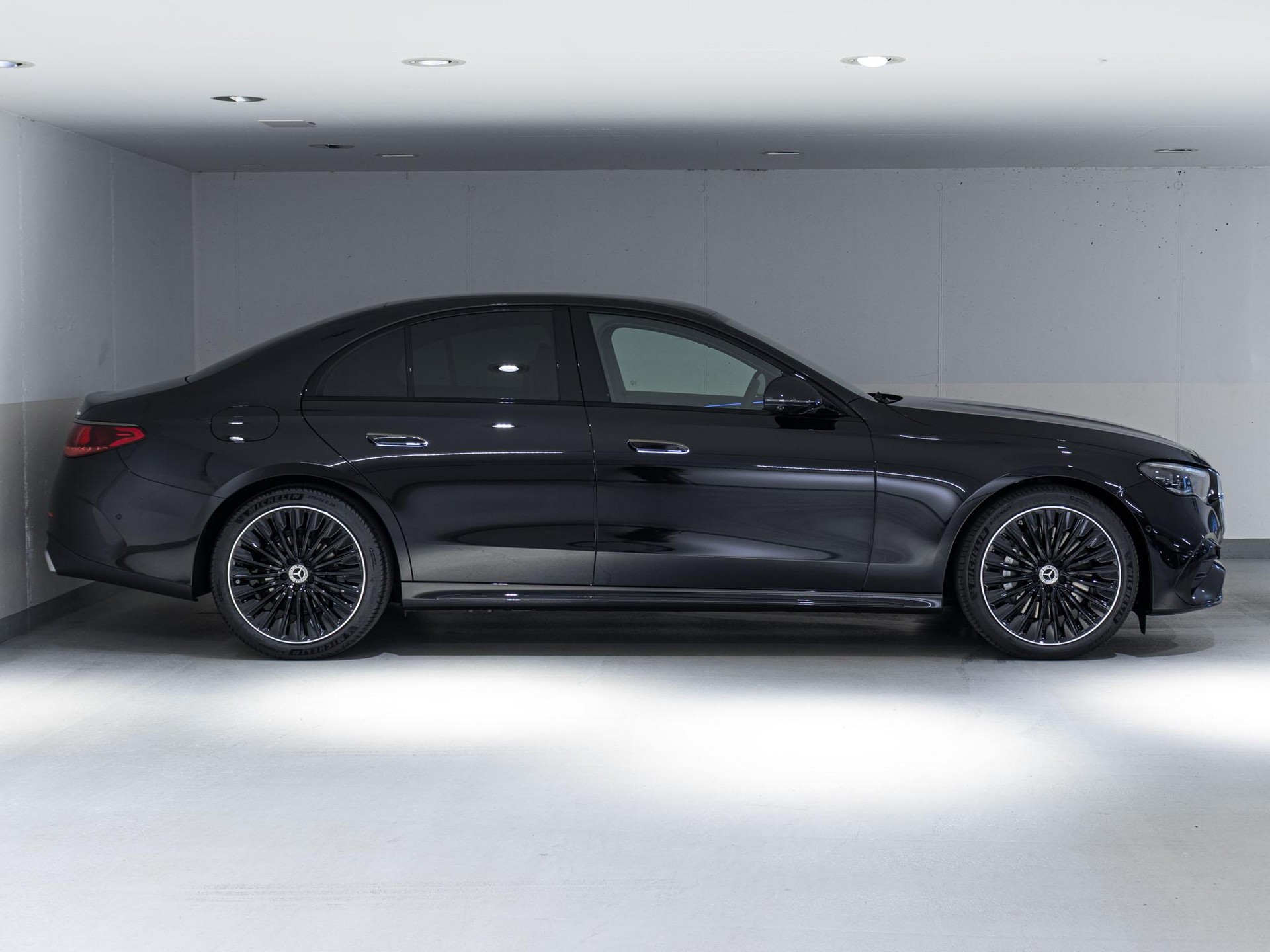 MERCEDES-BENZ E 220 d 4MATIC-image-1