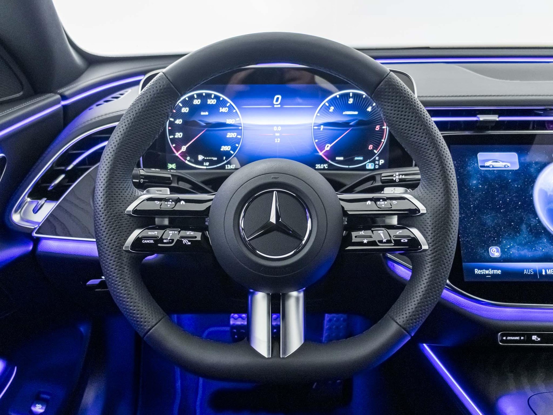 MERCEDES-BENZ E 220 d 4MATIC-image-9