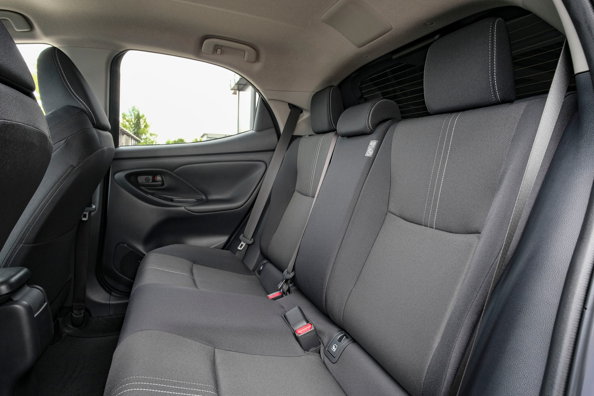 TOYOTA Yaris 1.5 e-CVT-image-11