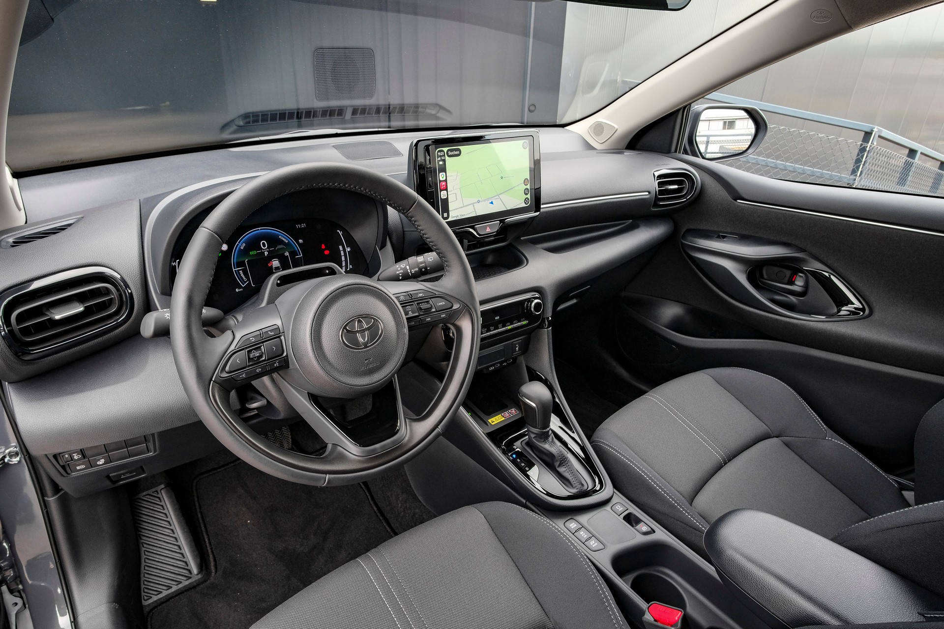 TOYOTA Yaris 1.5 e-CVT-image-12