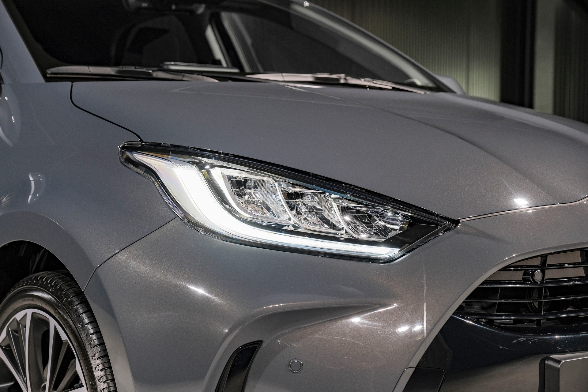 TOYOTA Yaris 1.5 e-CVT-image-25