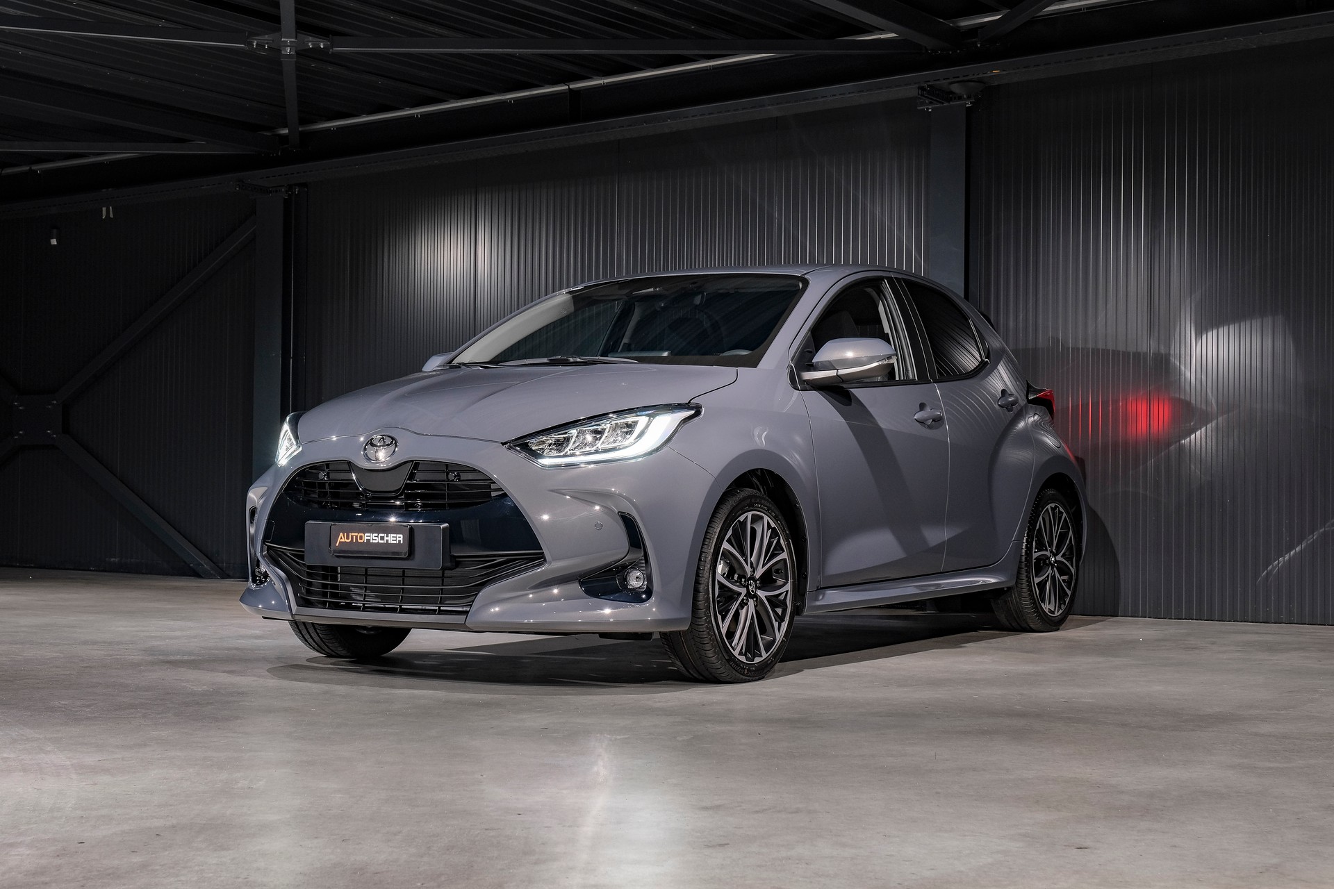 TOYOTA Yaris 1.5 e-CVT-image-3