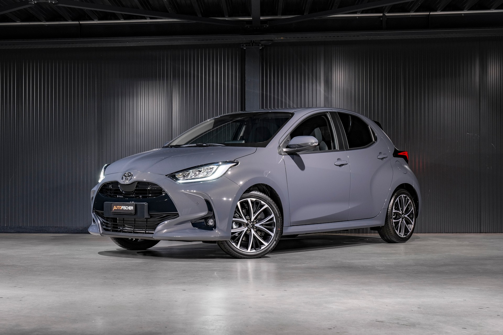 TOYOTA Yaris 1.5 e-CVT-image-0