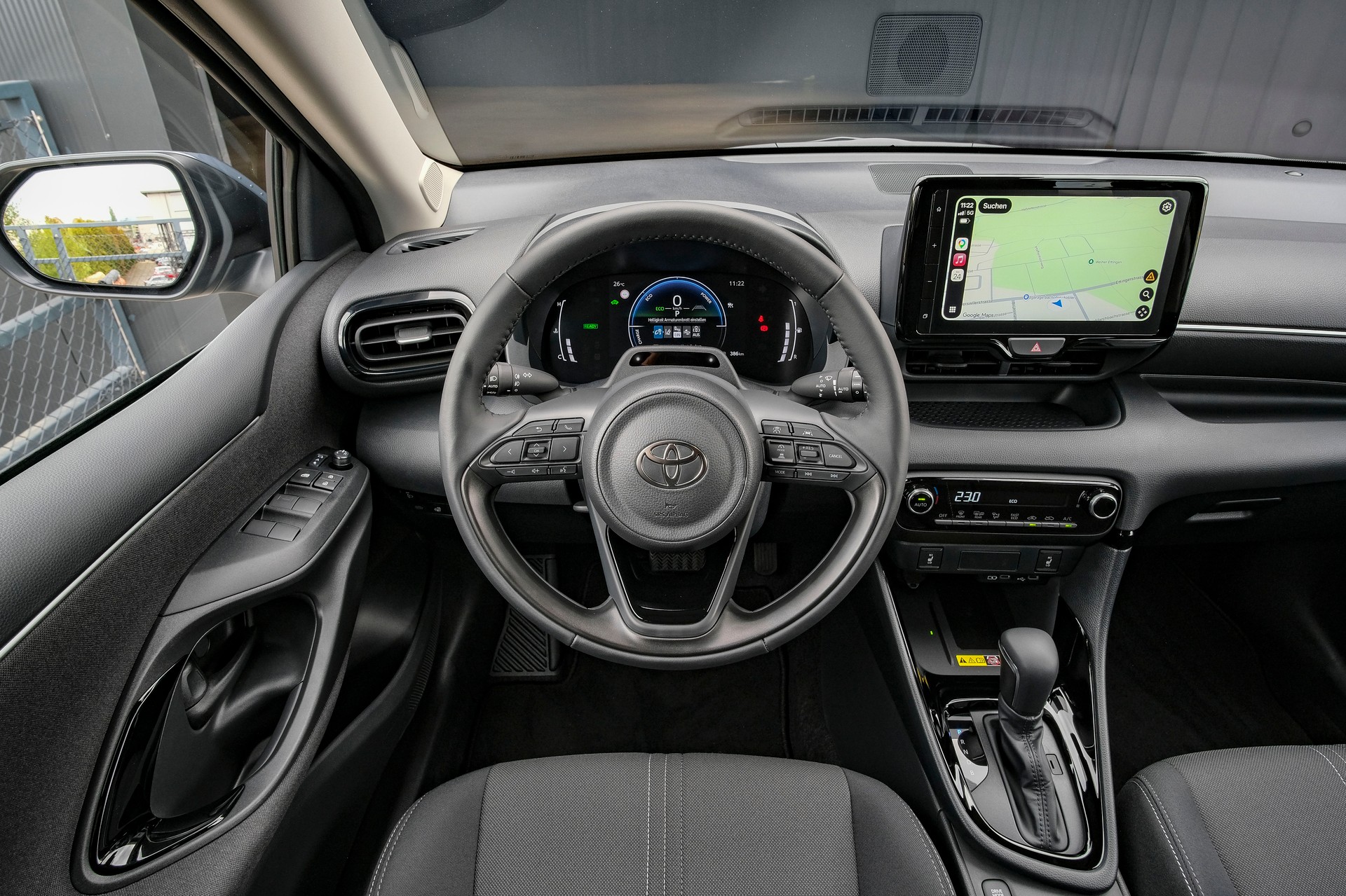 TOYOTA Yaris 1.5 e-CVT-image-15
