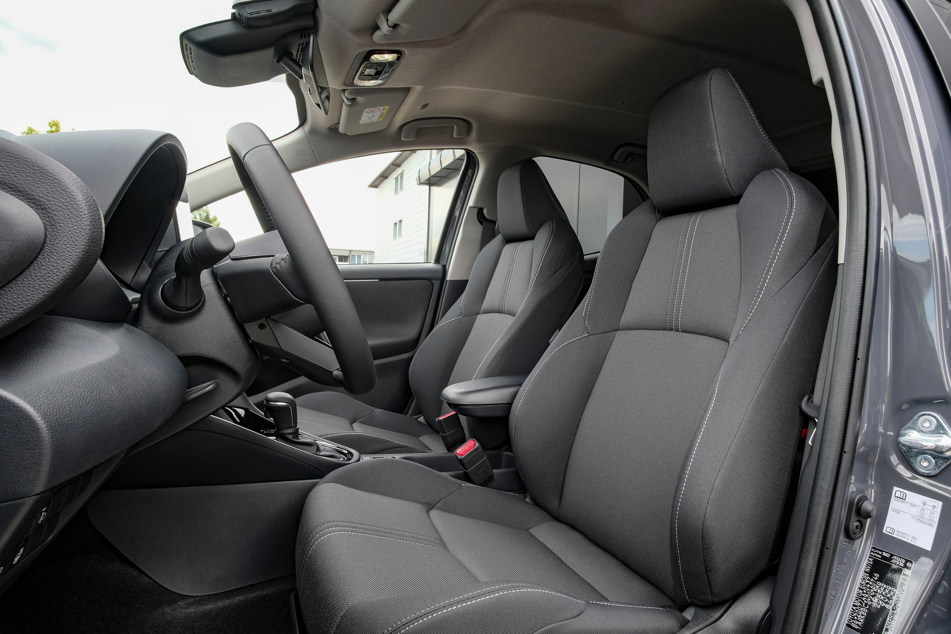 TOYOTA Yaris 1.5 e-CVT-image-9