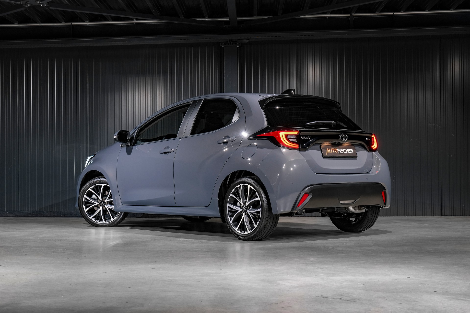 TOYOTA Yaris 1.5 e-CVT-image-1