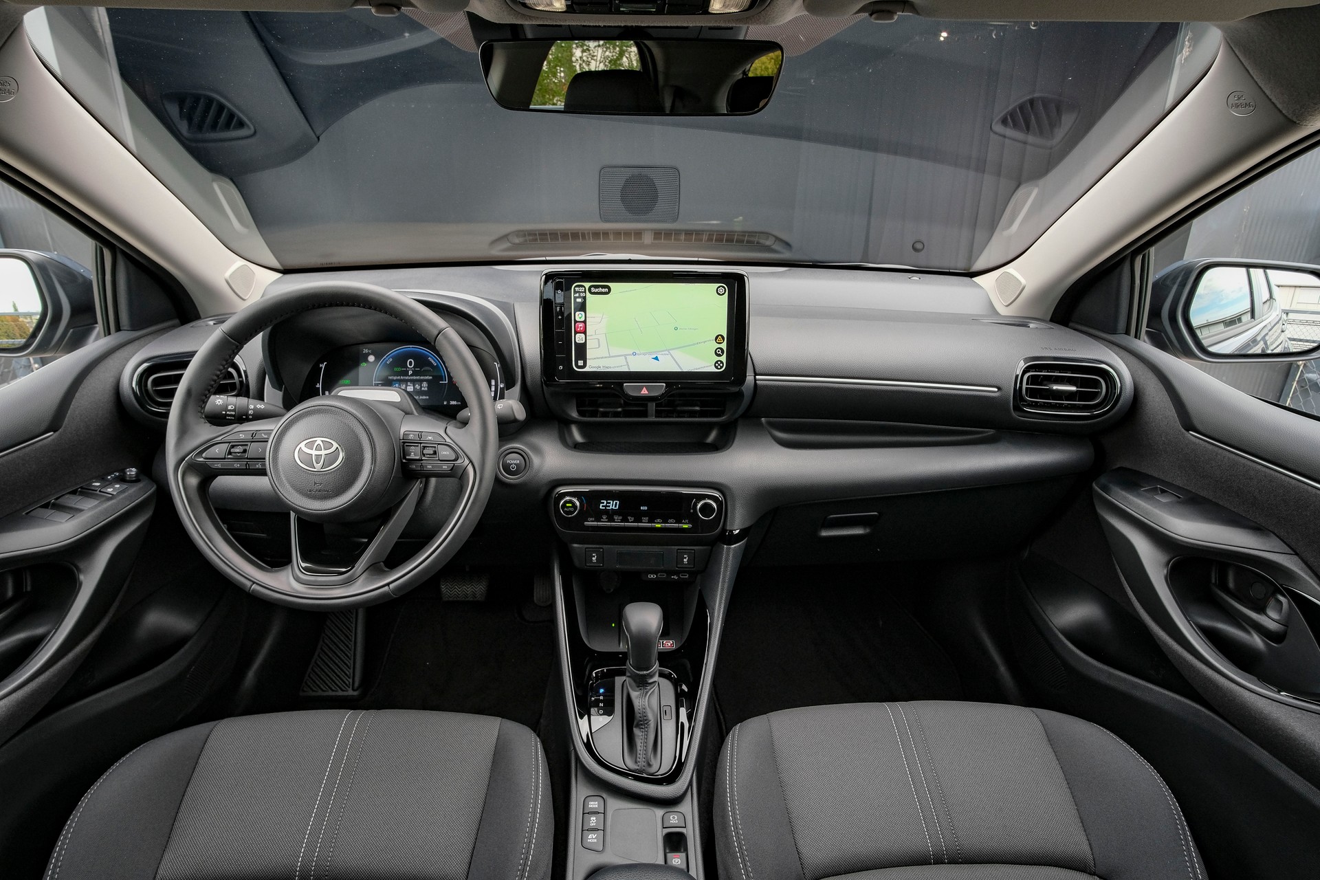 TOYOTA Yaris 1.5 e-CVT-image-14