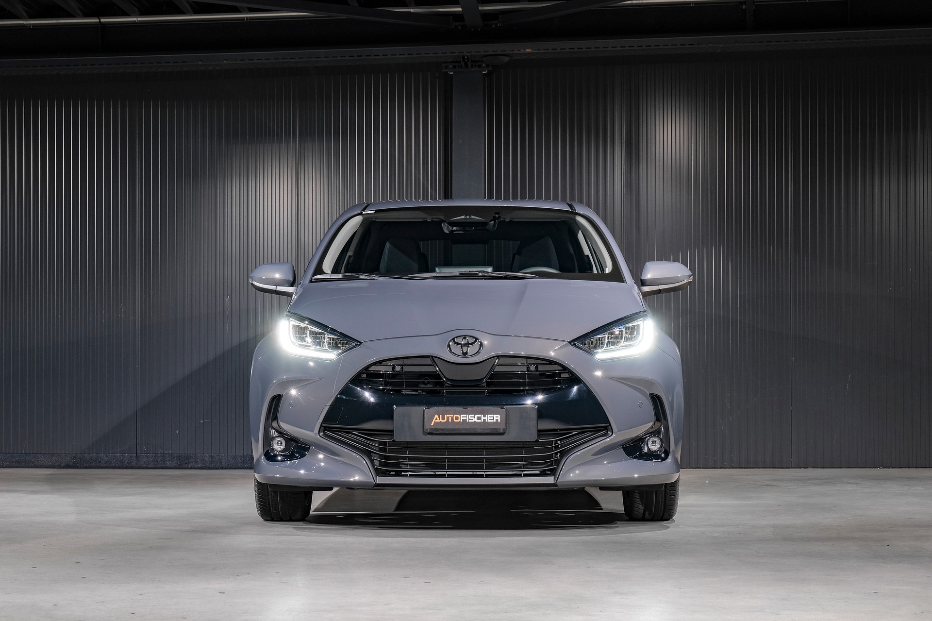 TOYOTA Yaris 1.5 e-CVT-image-2
