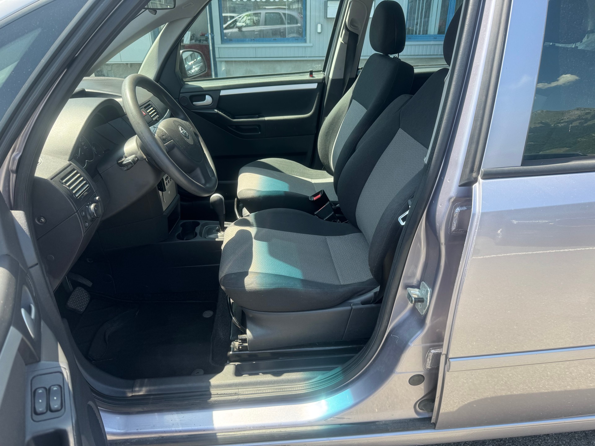 OPEL Meriva 1.8i 16V Cosmo-image-9